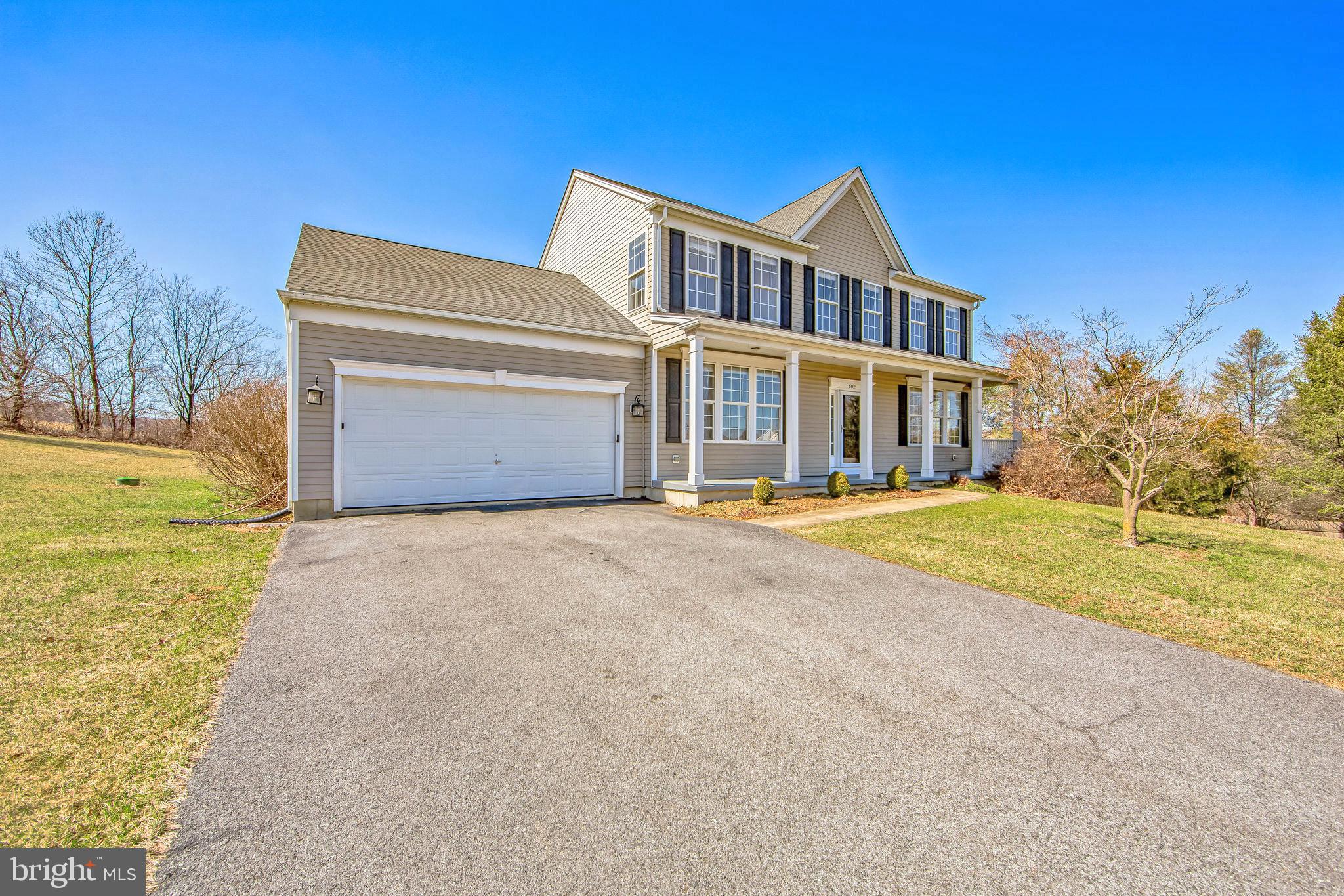 CREEKSIDE KNOLL - Residential