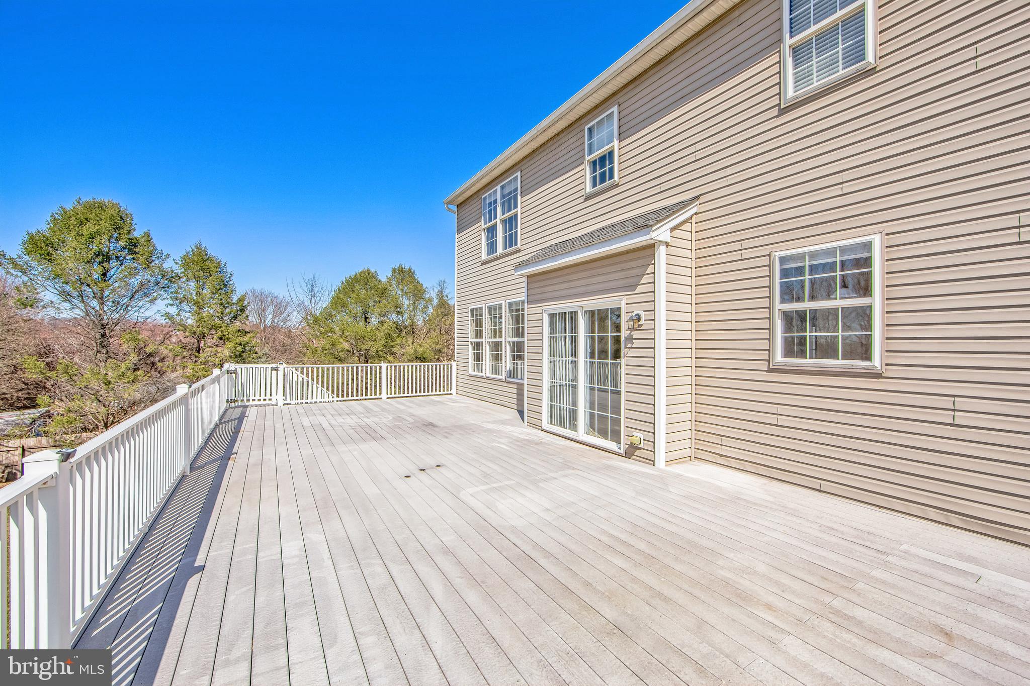 CREEKSIDE KNOLL - Residential