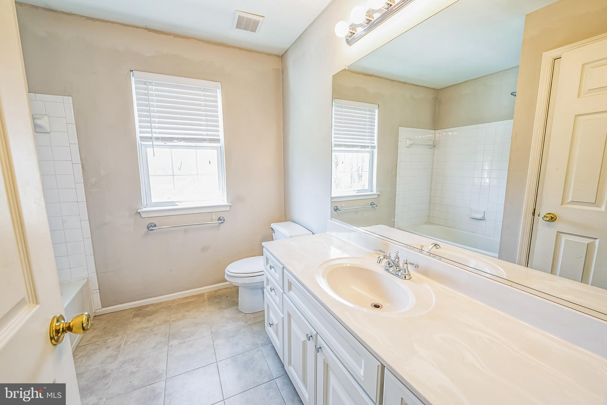 CREEKSIDE KNOLL - Residential