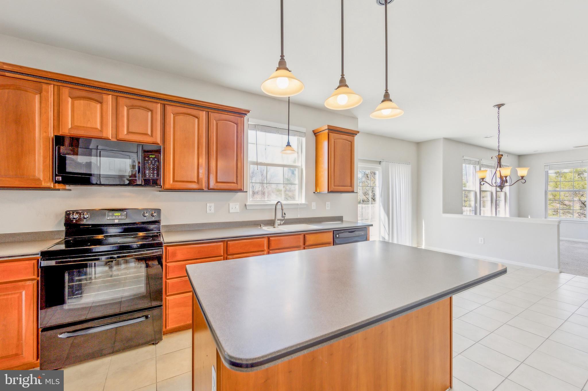 CREEKSIDE KNOLL - Residential