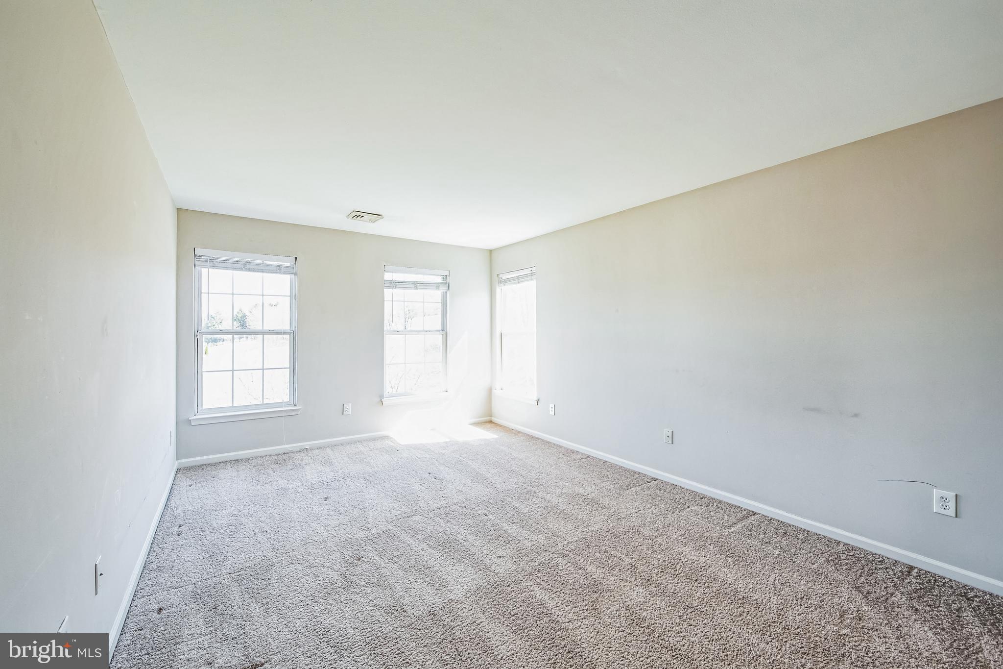 CREEKSIDE KNOLL - Residential