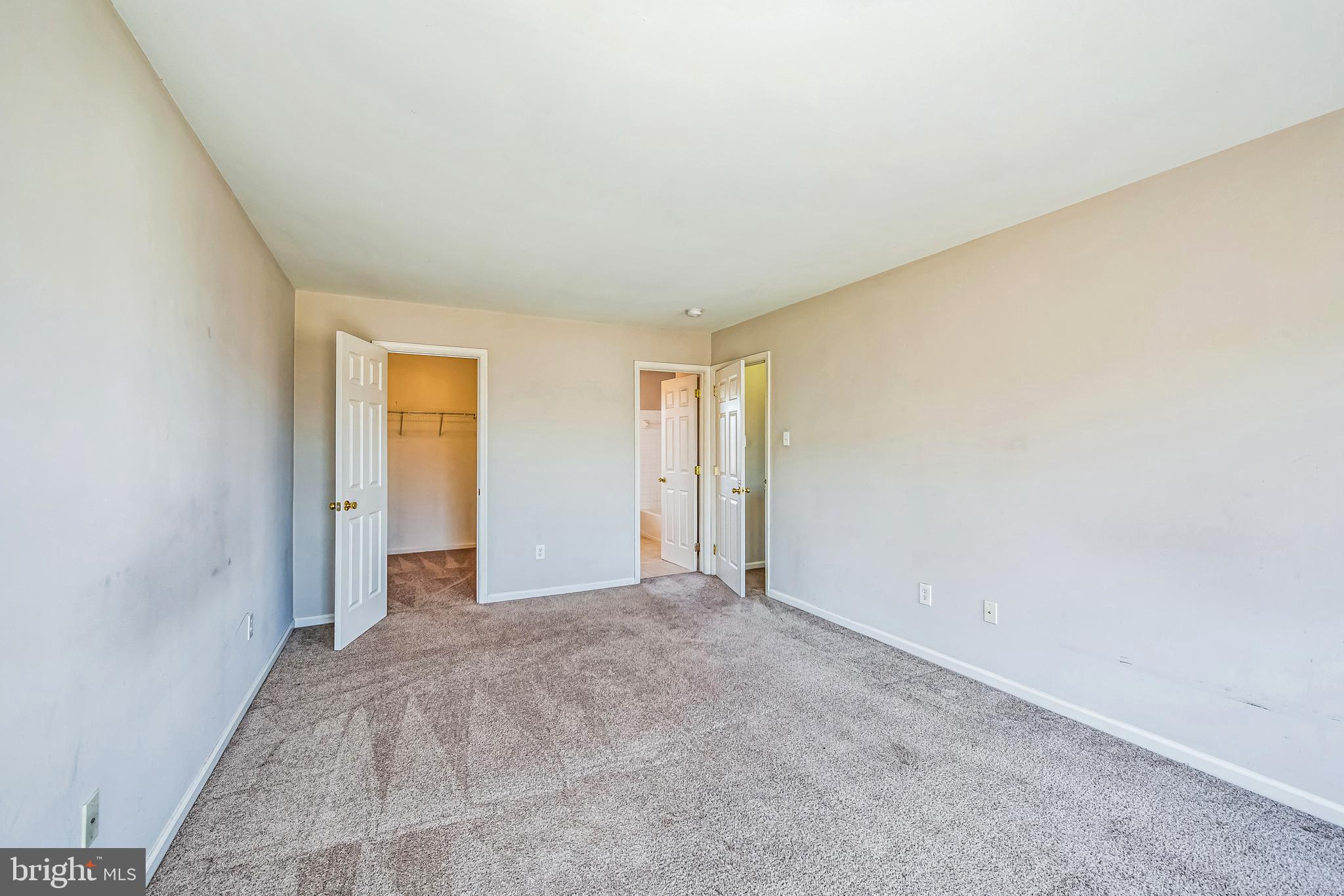 CREEKSIDE KNOLL - Residential