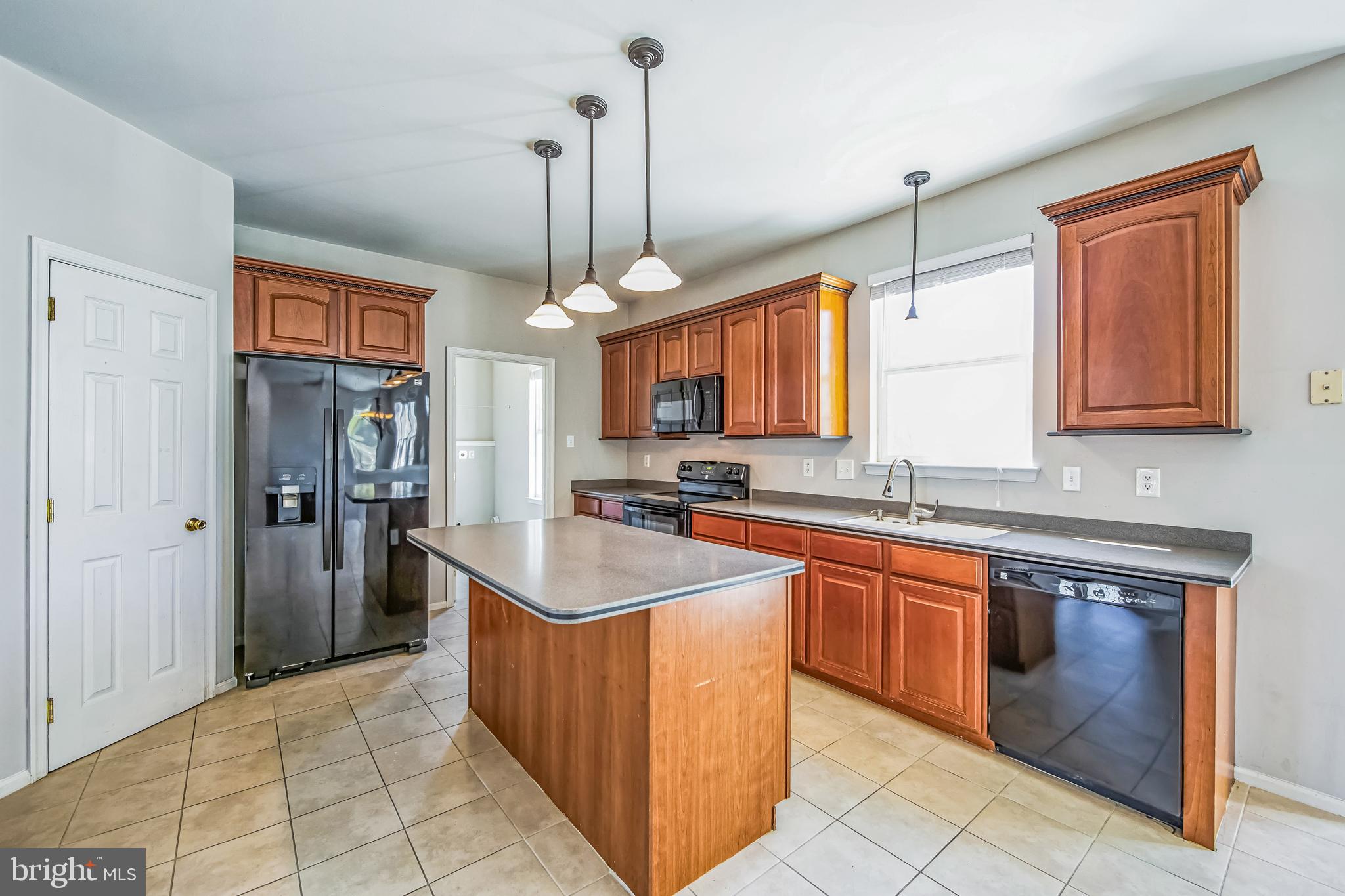 CREEKSIDE KNOLL - Residential