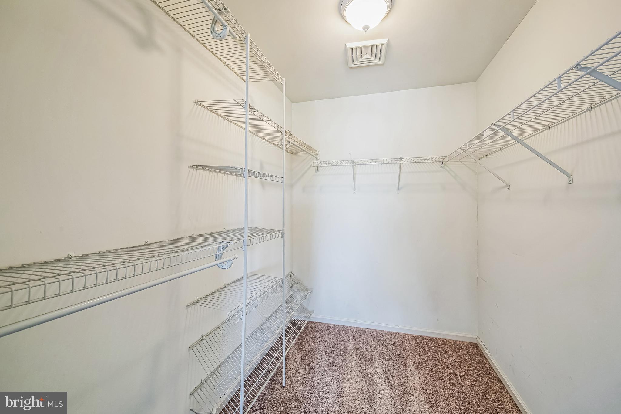 CREEKSIDE KNOLL - Residential