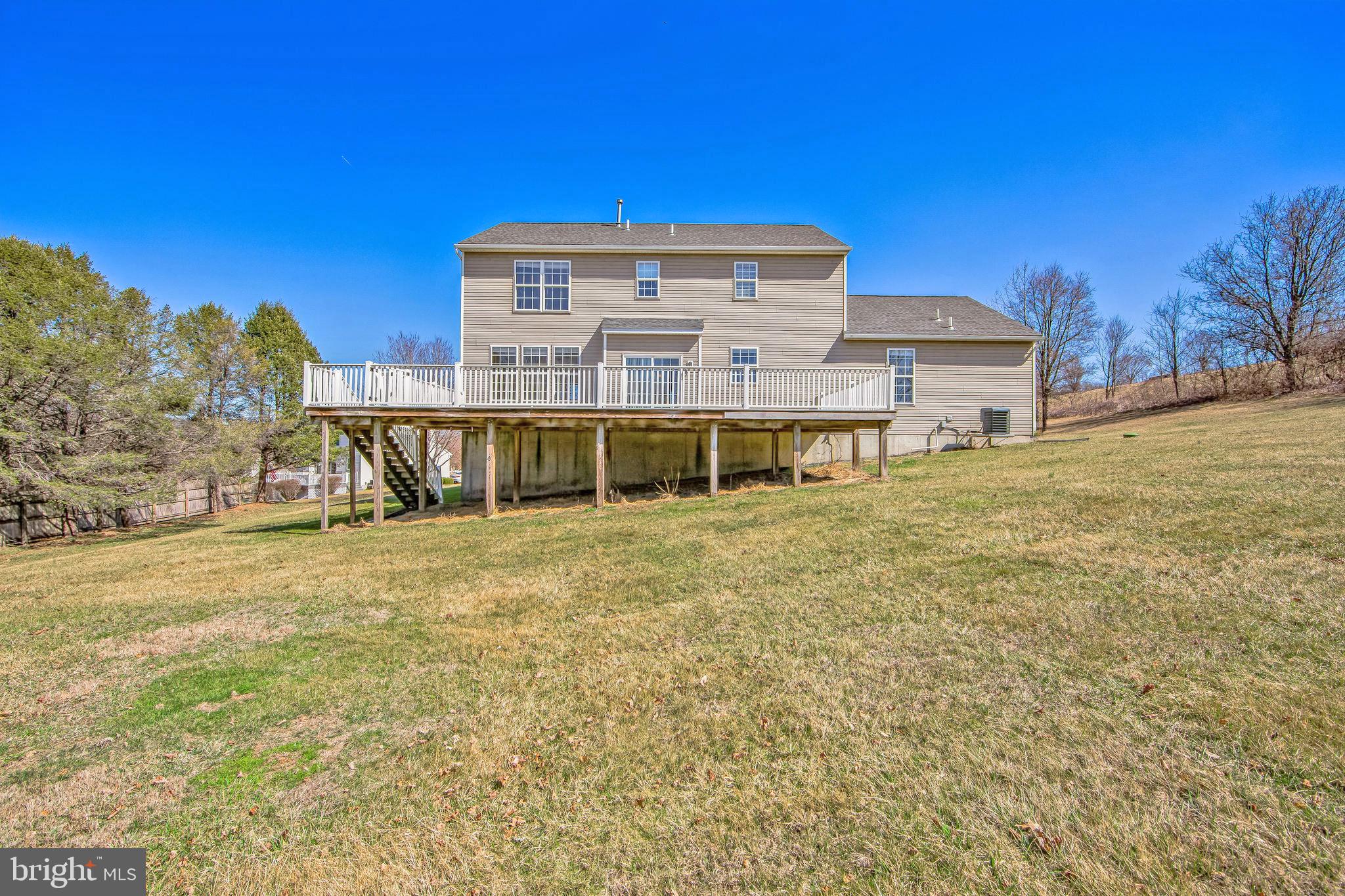 CREEKSIDE KNOLL - Residential