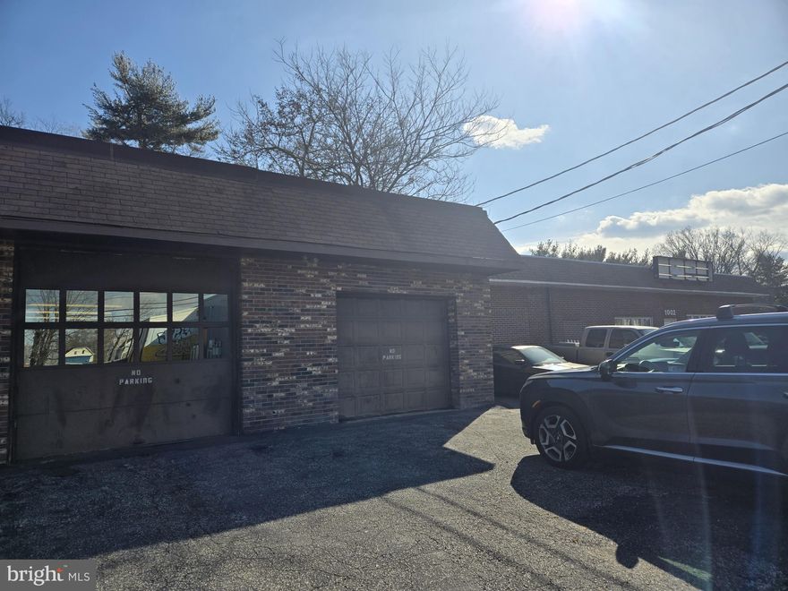 Check out this detached one-story building (3360 +/- sf) with two drive-in doors with retail/office and storage areas.  The office area is carpeted, has painted sheetrock  walls and suspended tile ceiling. There are (2) bays used for repair with each having a drive-thru door.   The property is located in the C-3 zoning district.  
Property is leased - $1617.00 per month plus utilities.