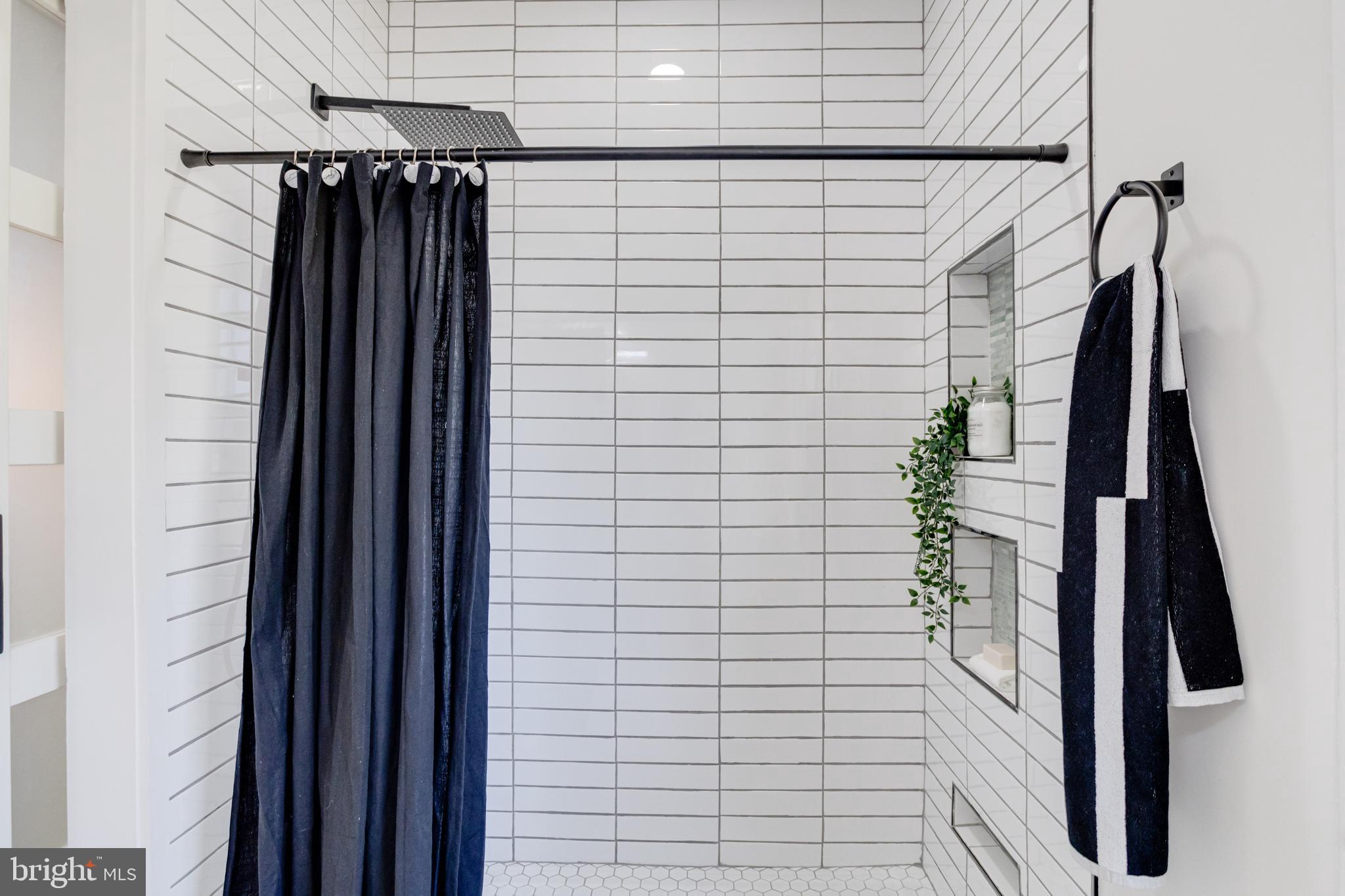 LAURAVILLE HISTORIC DISTRICT - Residential