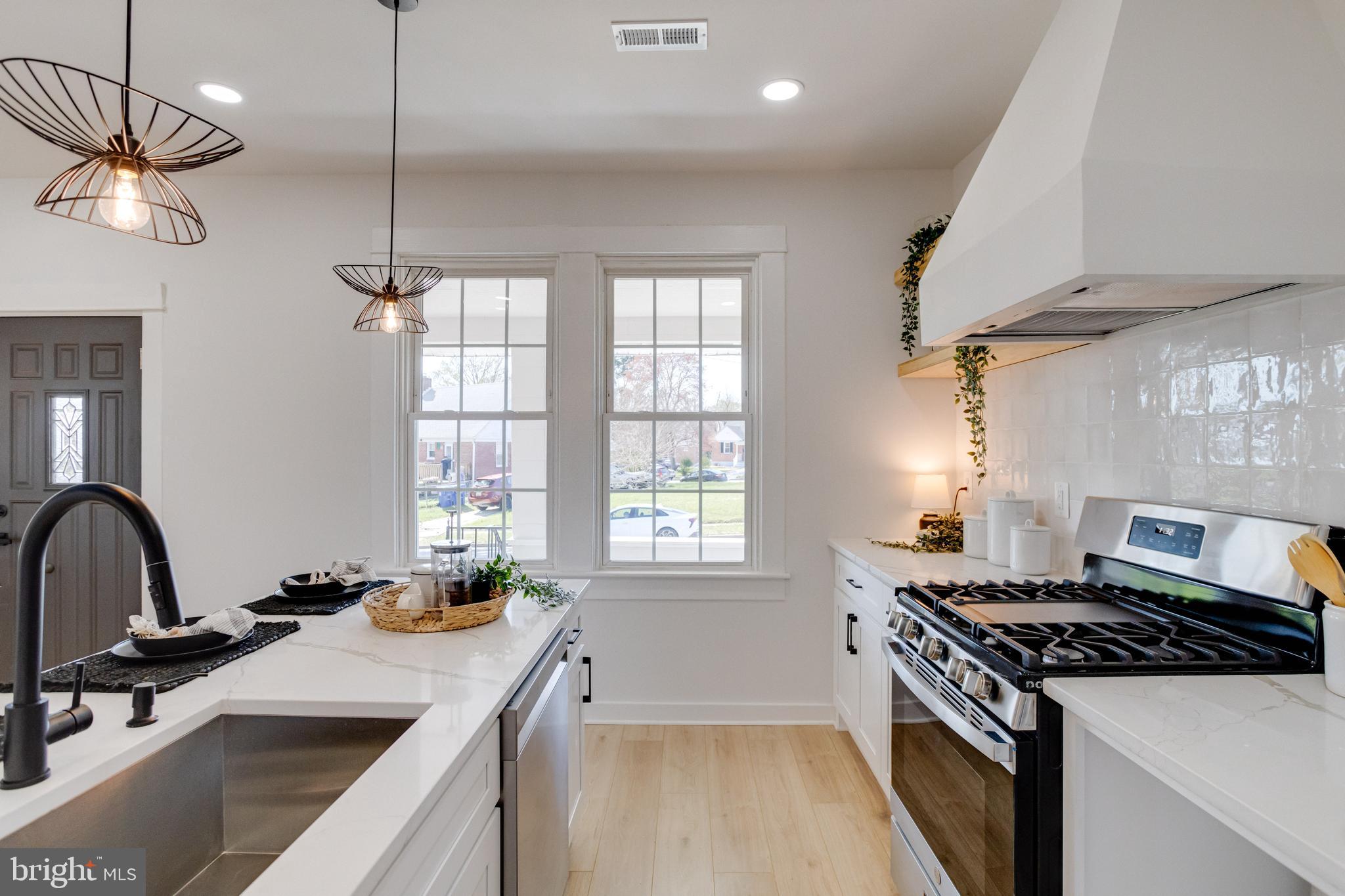 LAURAVILLE HISTORIC DISTRICT - Residential