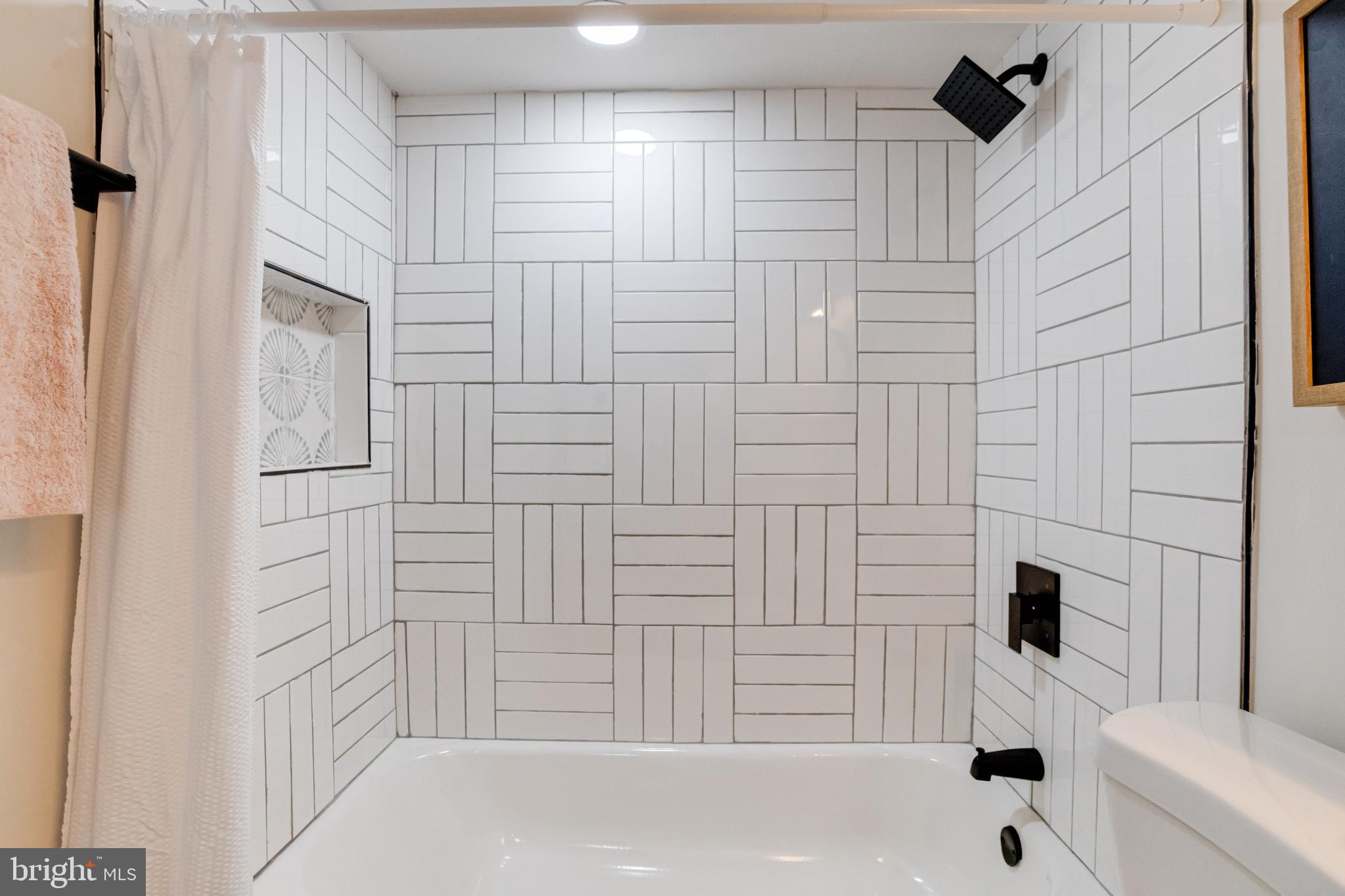 LAURAVILLE HISTORIC DISTRICT - Residential