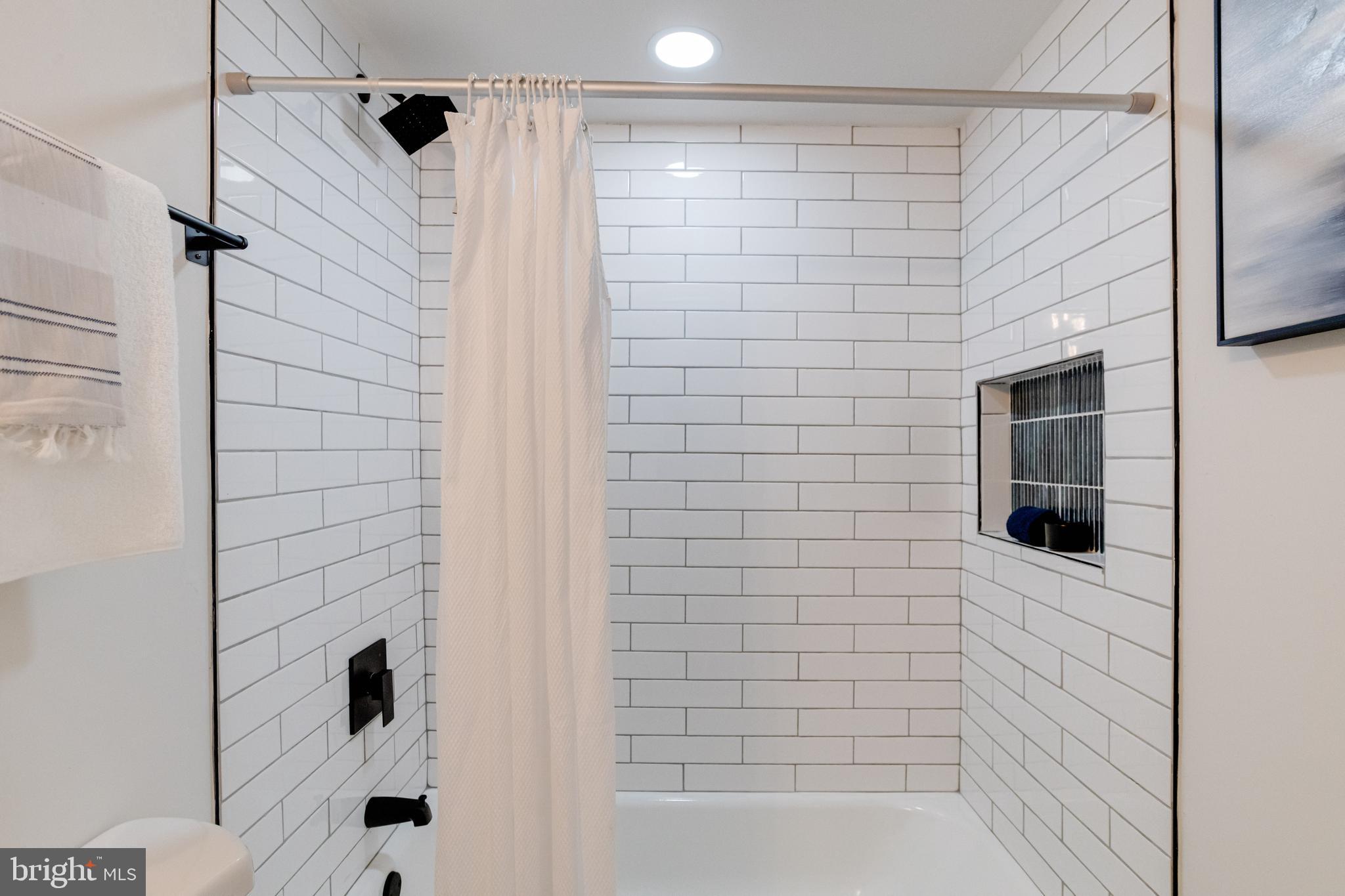 LAURAVILLE HISTORIC DISTRICT - Residential