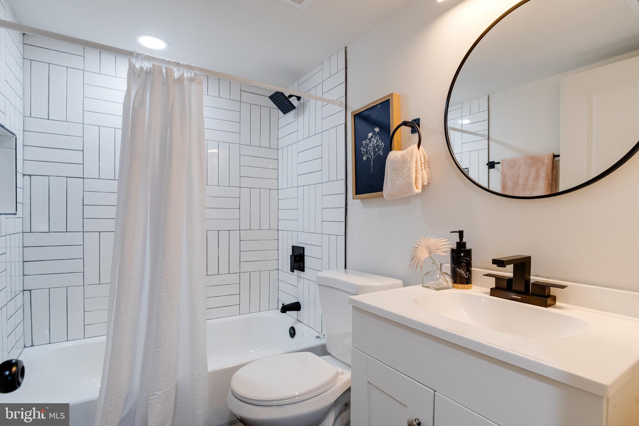 LAURAVILLE HISTORIC DISTRICT - Residential