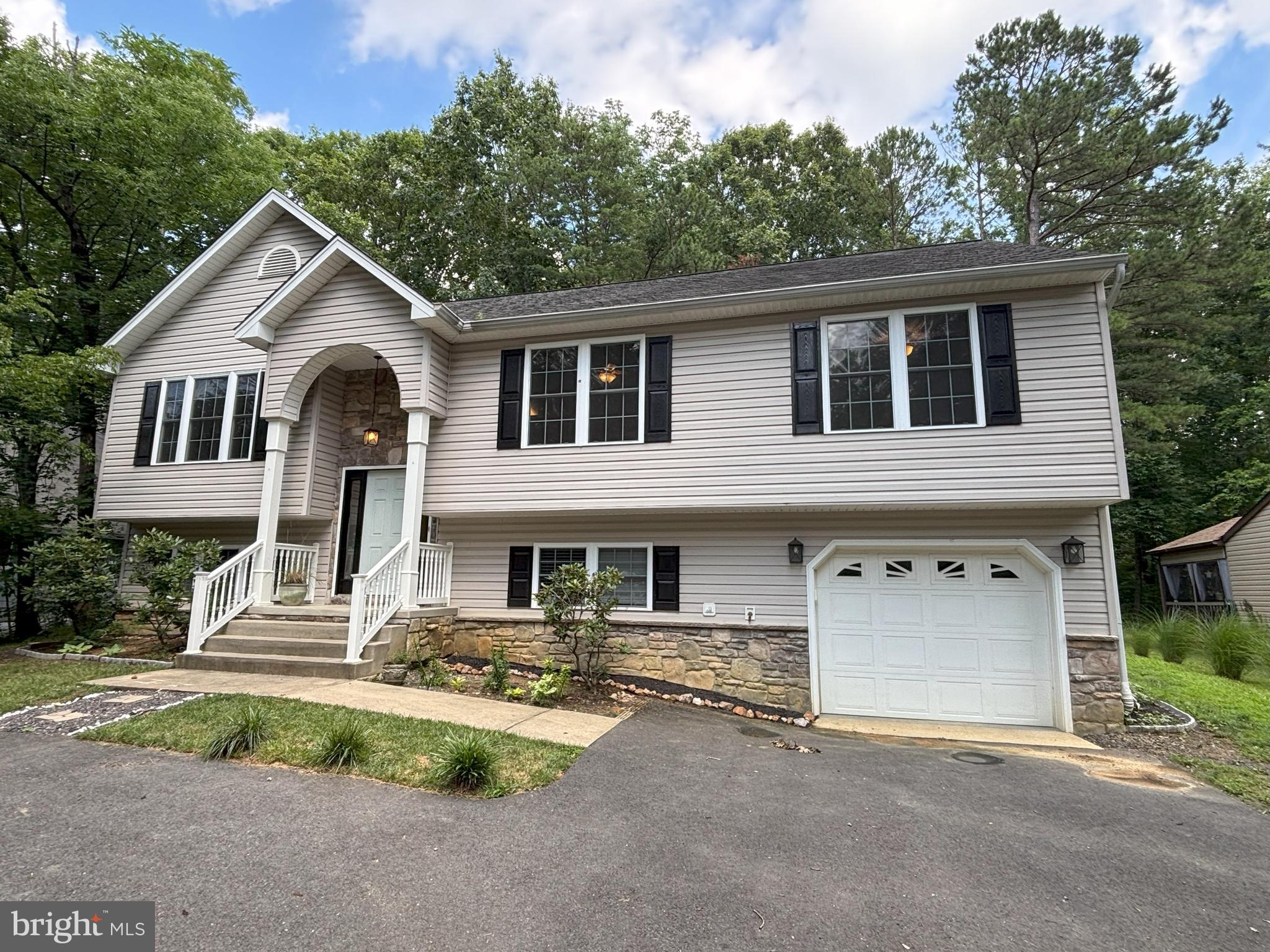 Don't miss this beautiful rental in Lake of the Woods! This 5 bedroom, 3 bath home is ready for you to move in. Enjoy all of the amenities that LOW has to offer.
The main level features an open-concept floor plan with a living room, dining area, and a modern kitchen. Three spacious bedrooms and a guest bath are located on this level, including the primary suite. The luxurious primary suite has a spacious walk-in closet and a private bath with double vanity, jetted tub, and stand-up shower. The lower level boasts a massive rec room that is perfect for entertaining guests, hosting movie nights, or simply relaxing with family. There is a gas fireplace along with two additional bedrooms, a full bath, and a laundry room. The oversized garage provides ample room for parking, storage, and workspace. Outside, the level backyard offers plenty of room for outdoor activities, relaxation, and entertainment.