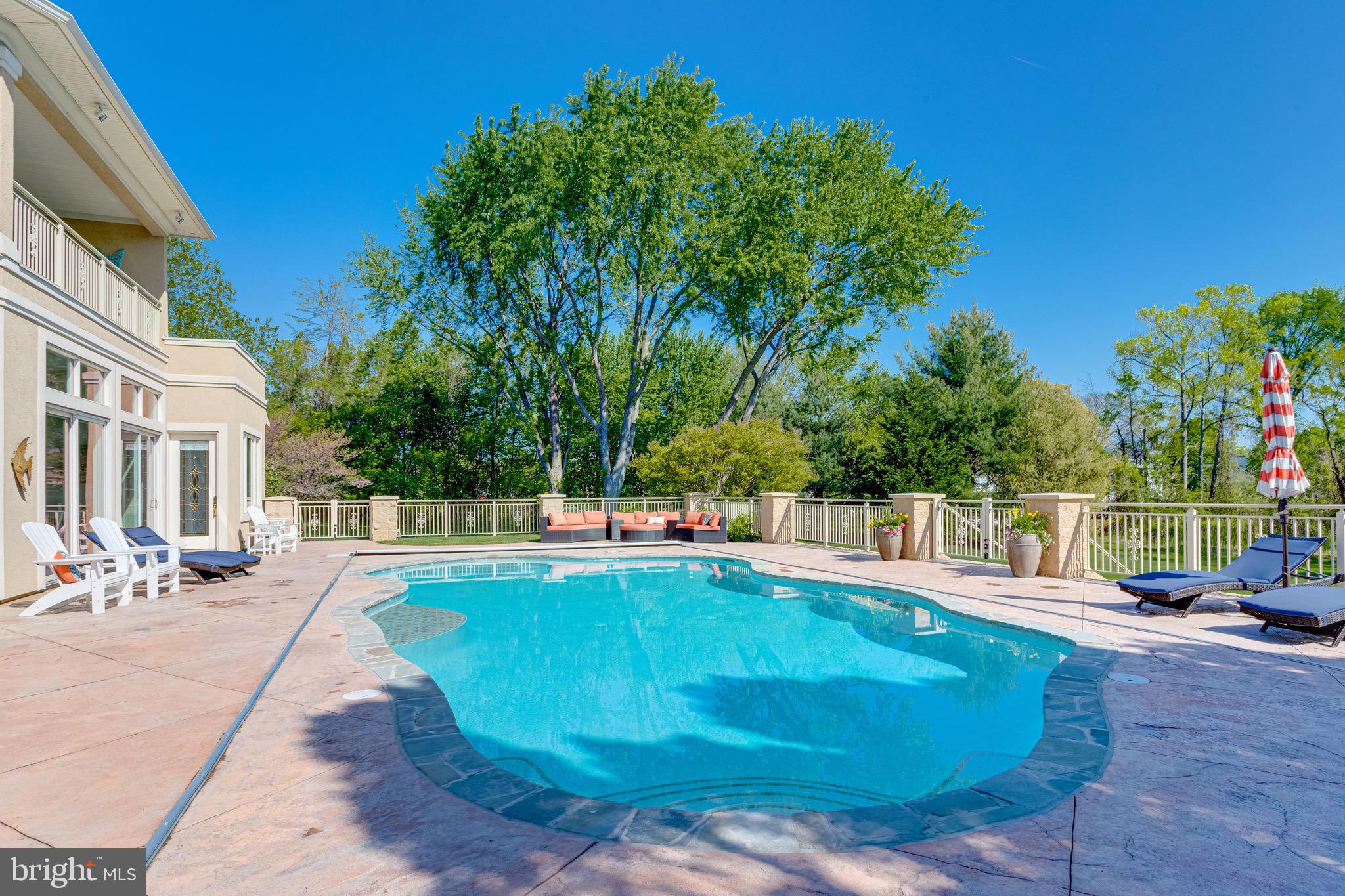 BOWLEYS QUARTERS - Residential