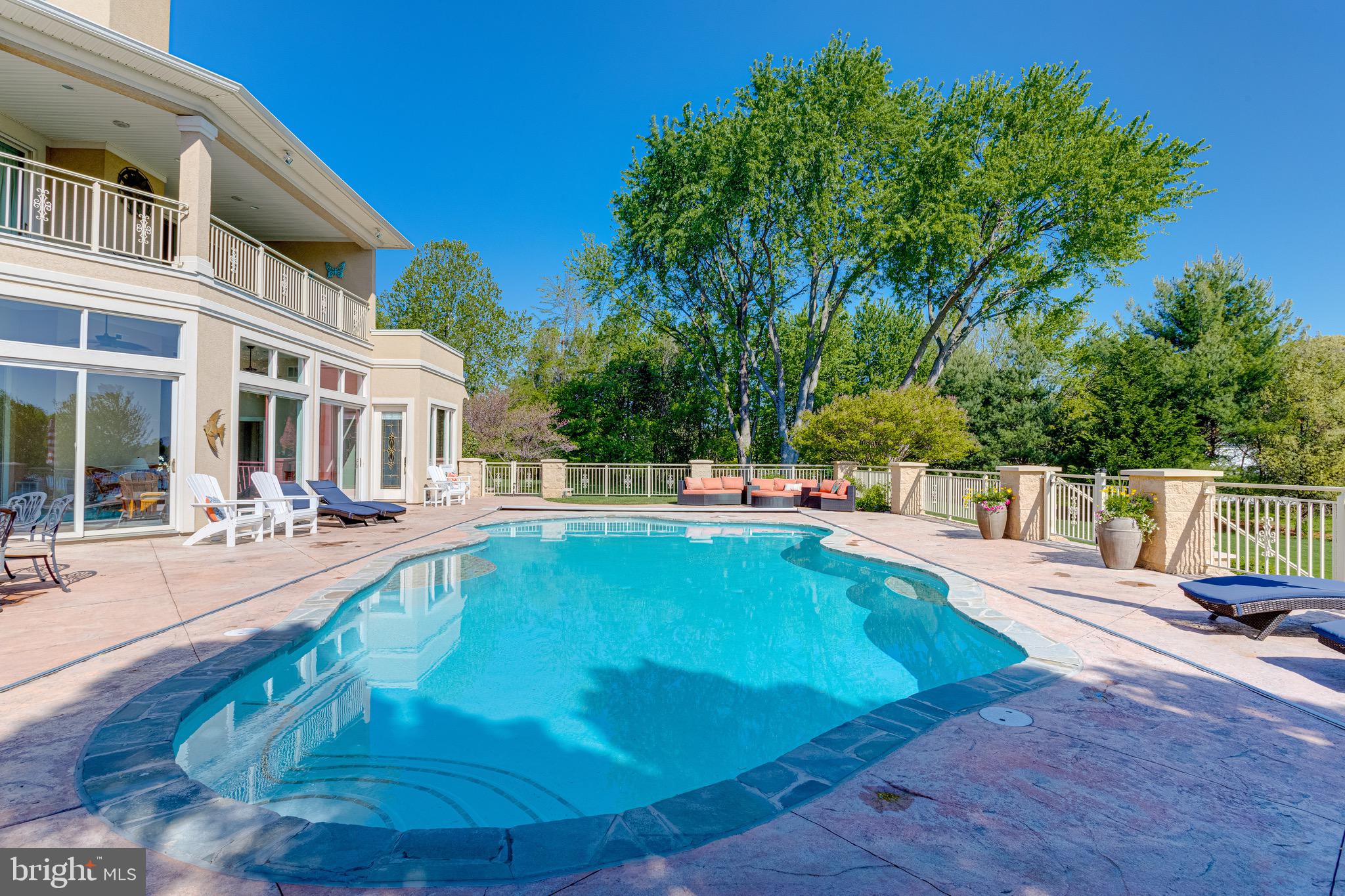 BOWLEYS QUARTERS - Residential