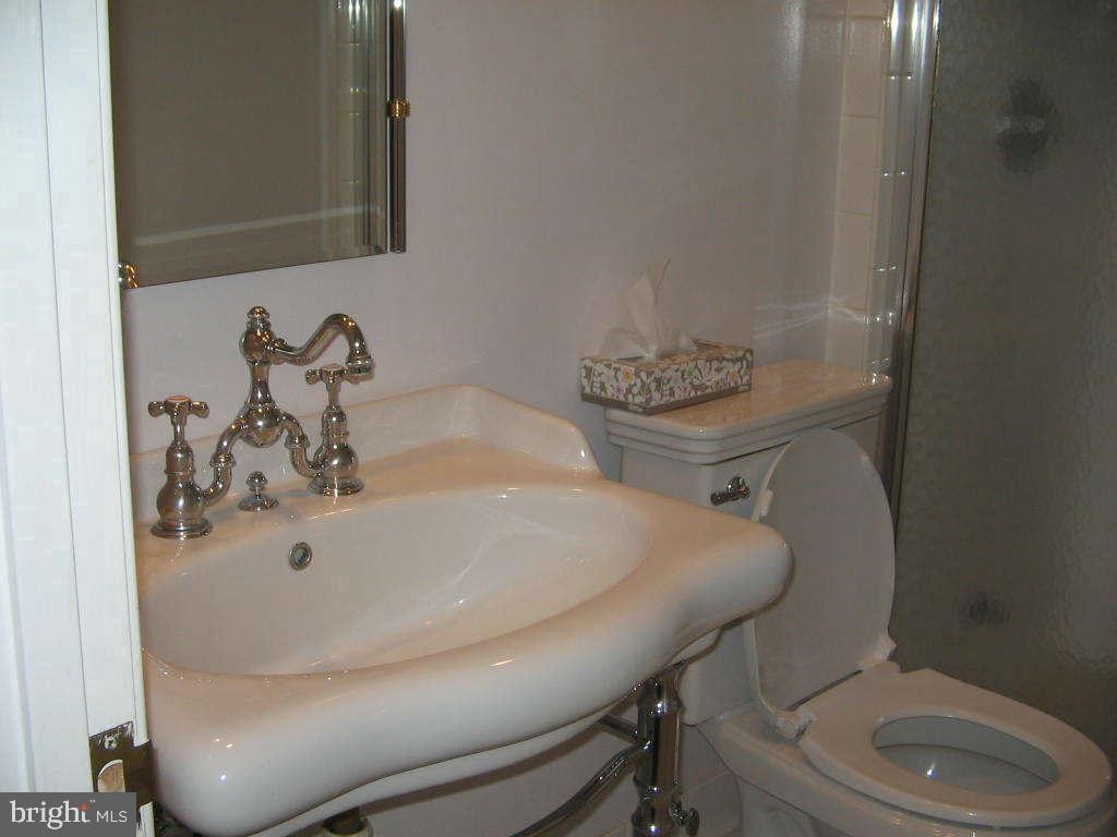 MADISON OF MCLEAN - Residential Lease