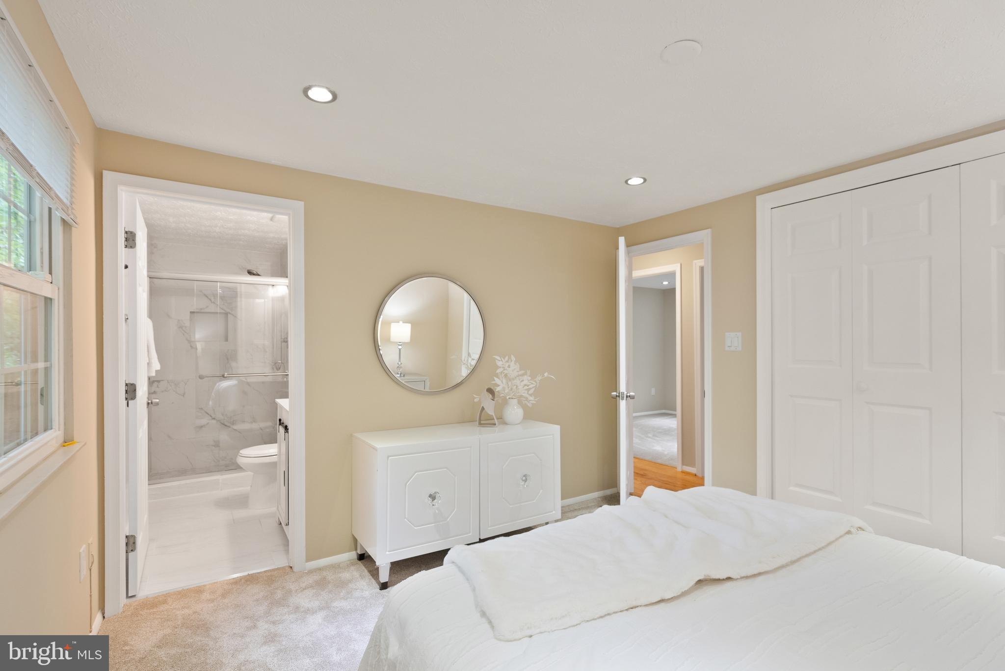 FIVE OAKS PLACE - Residential