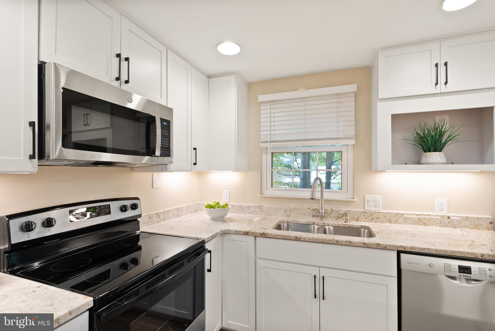 FIVE OAKS PLACE - Residential