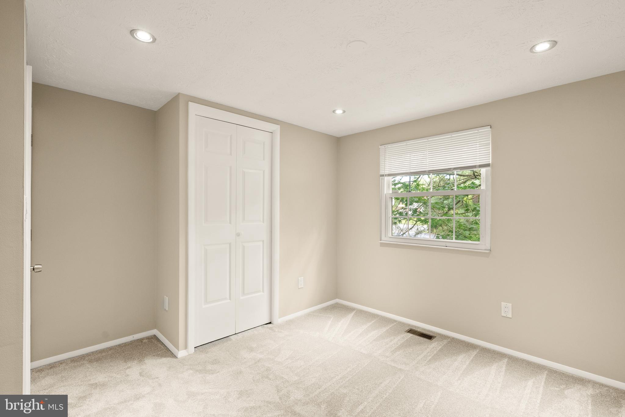 FIVE OAKS PLACE - Residential