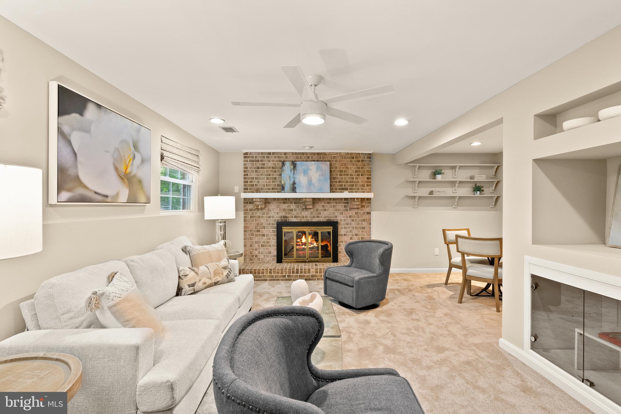 FIVE OAKS PLACE - Residential