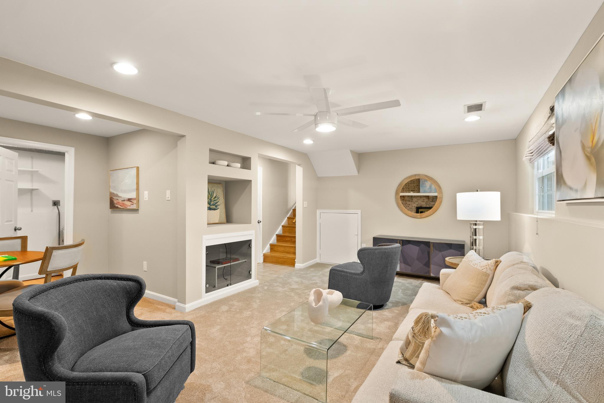 FIVE OAKS PLACE - Residential