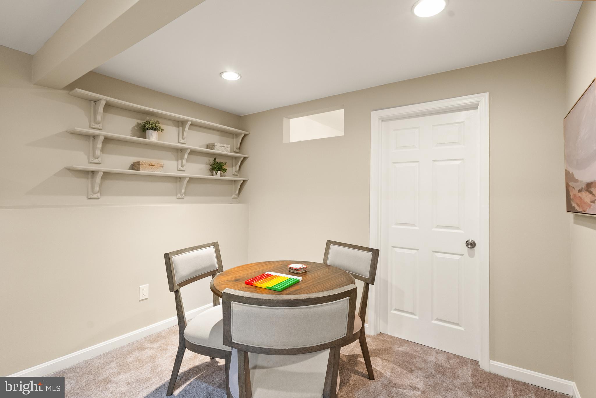 FIVE OAKS PLACE - Residential