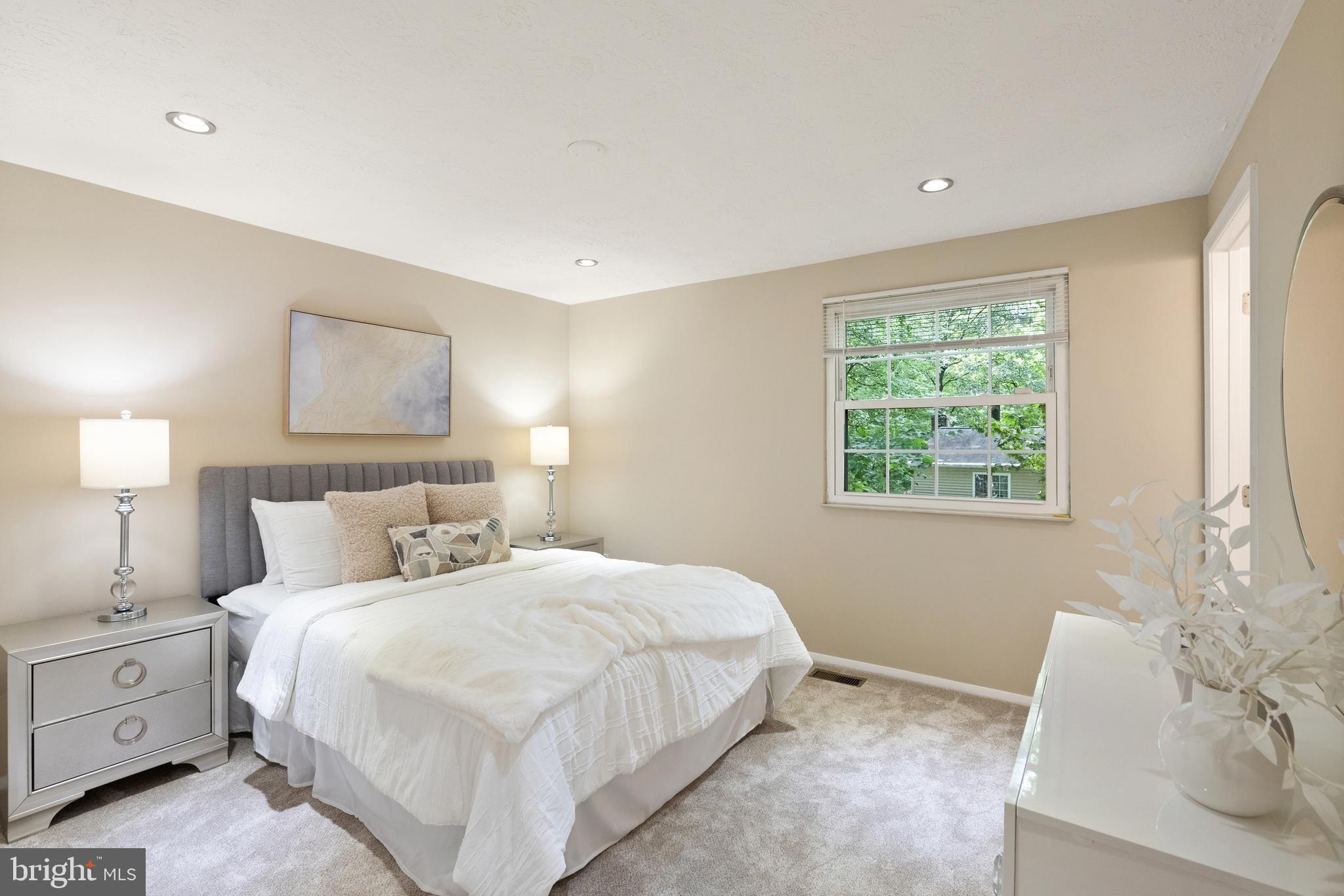 FIVE OAKS PLACE - Residential