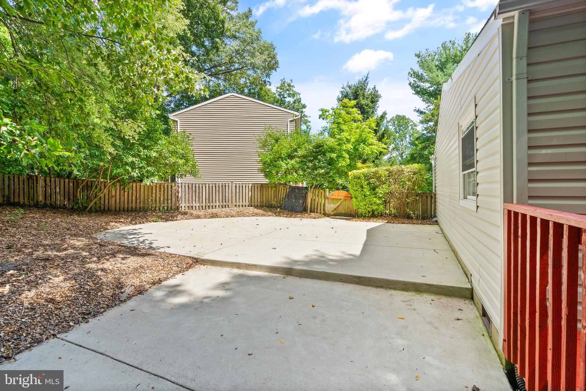 FIVE OAKS PLACE - Residential