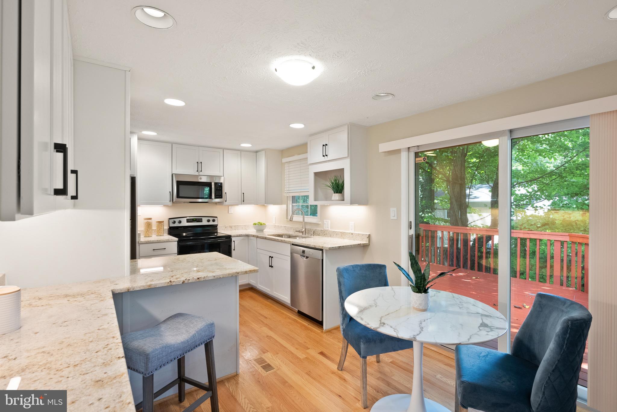 FIVE OAKS PLACE - Residential