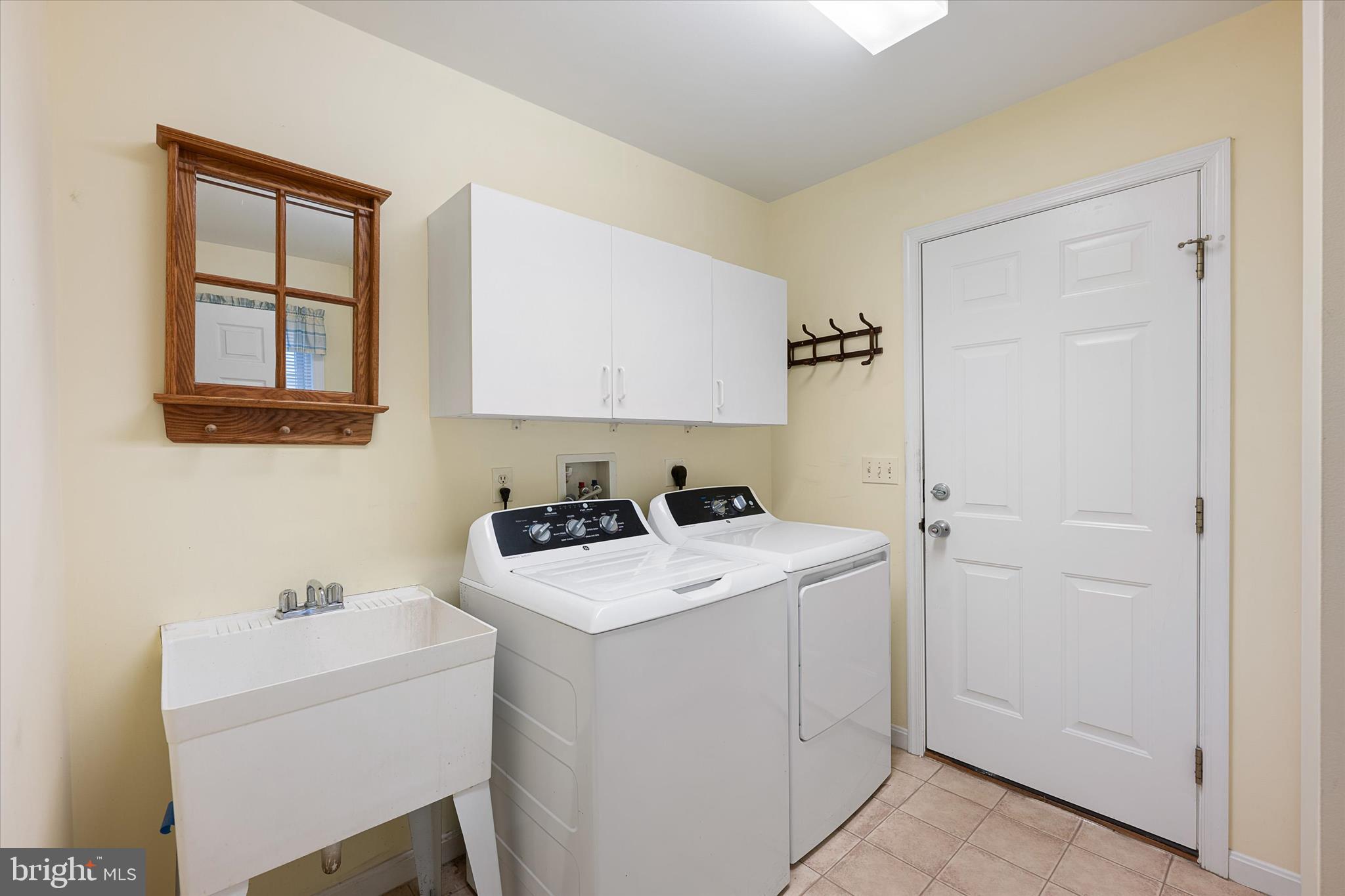 SALT POND - Residential