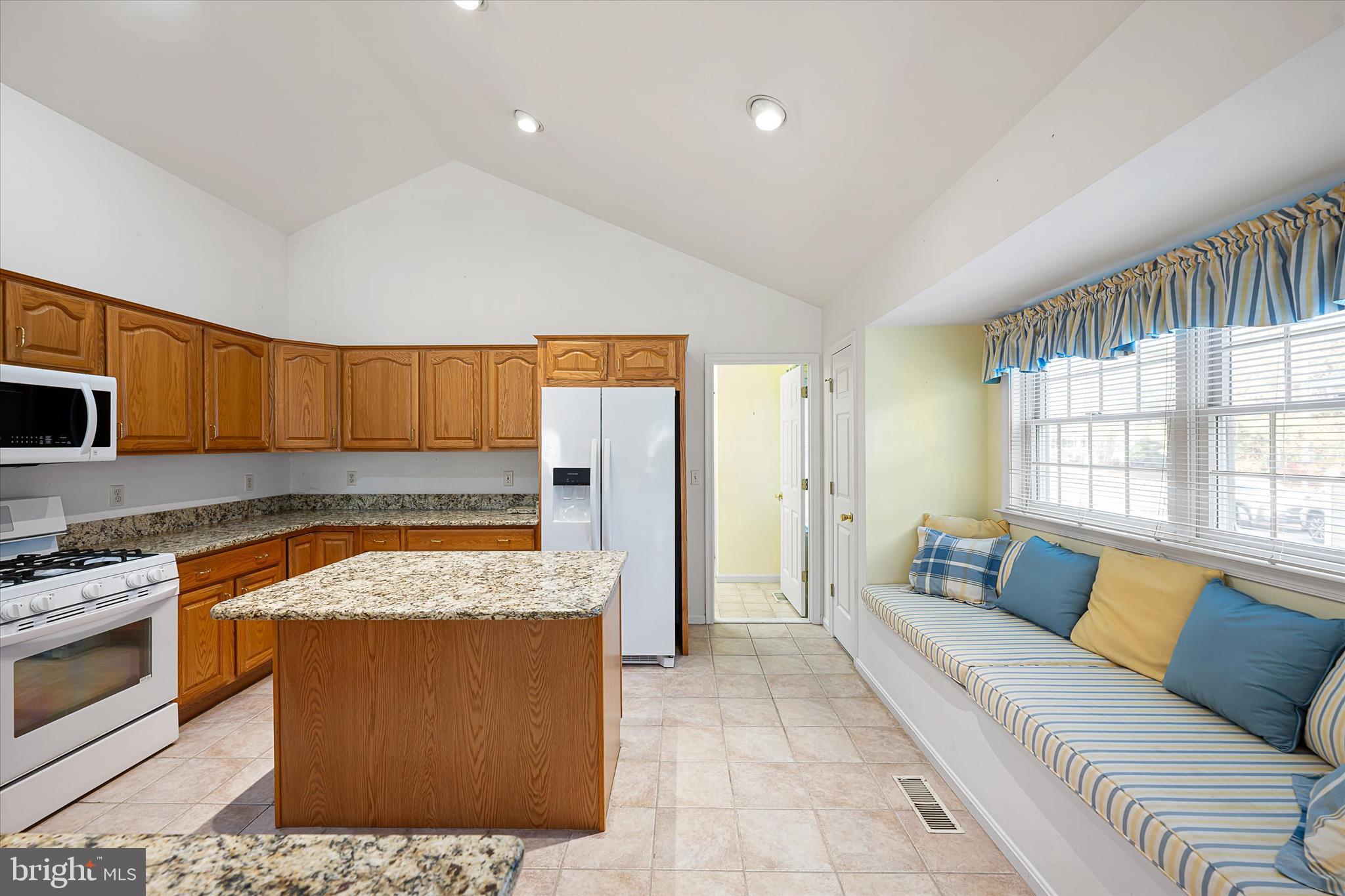 SALT POND - Residential