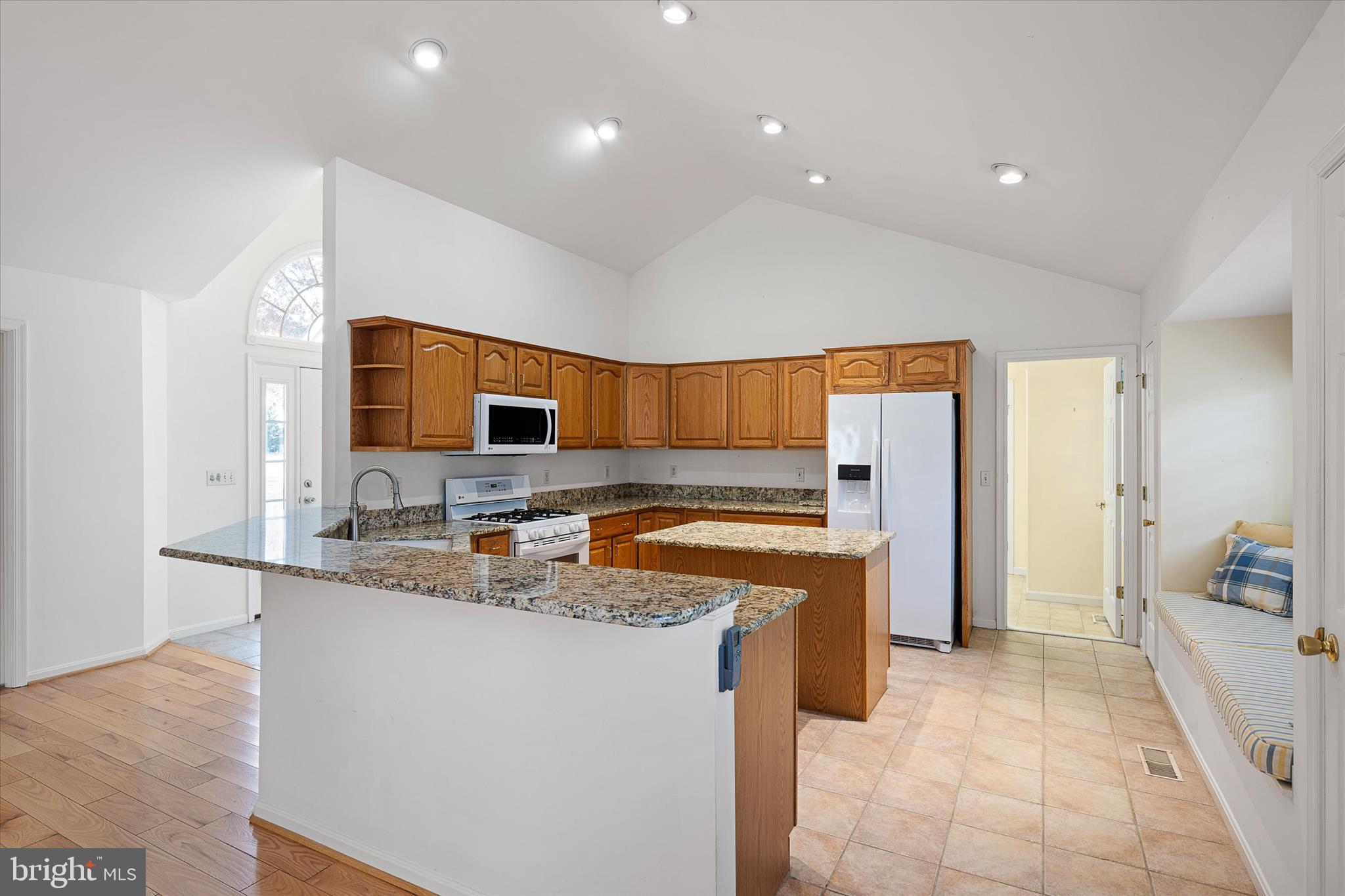 SALT POND - Residential