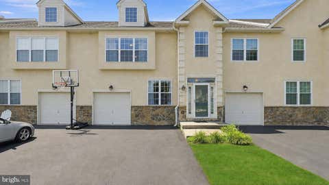 Townhouse For Sale - 381 Manor Circle<br/> Montgomery County, HARLEYSVILLE, PA 19438