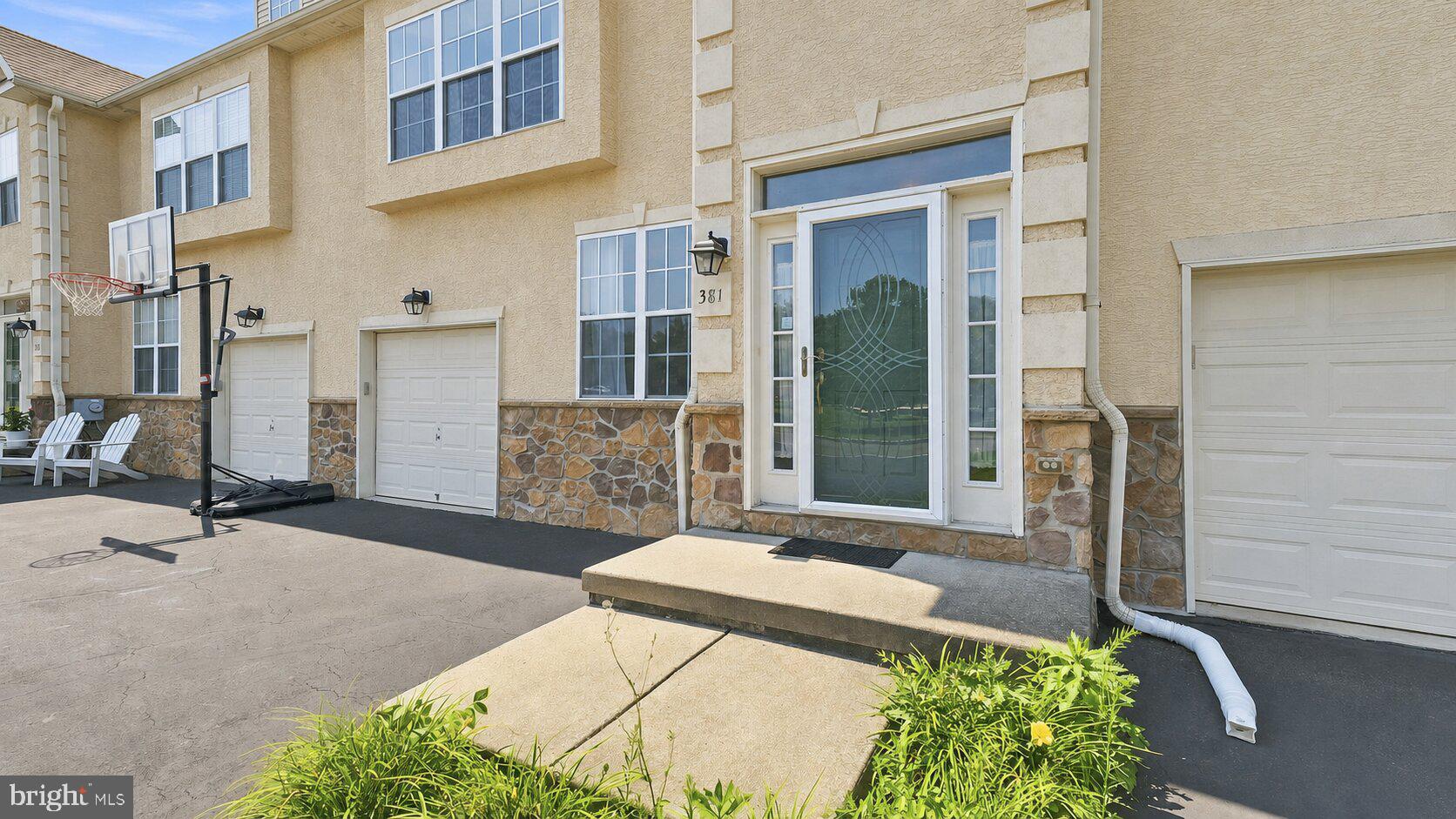 381 MANOR CIRCLE