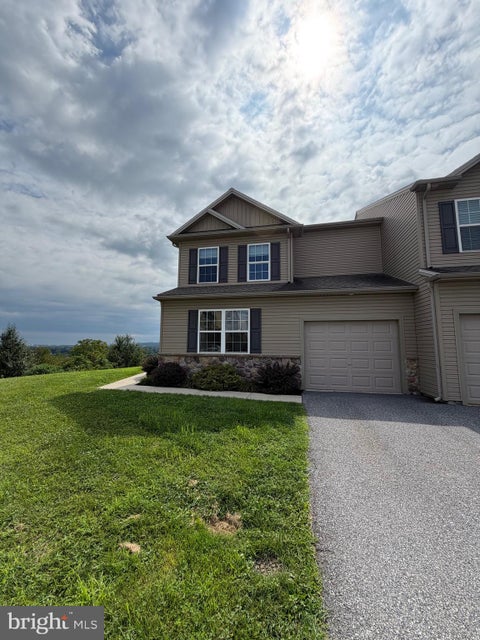 Townhouse For Rent - 8464 Hamilton Street<br/> Dauphin County, HUMMELSTOWN, PA 17036