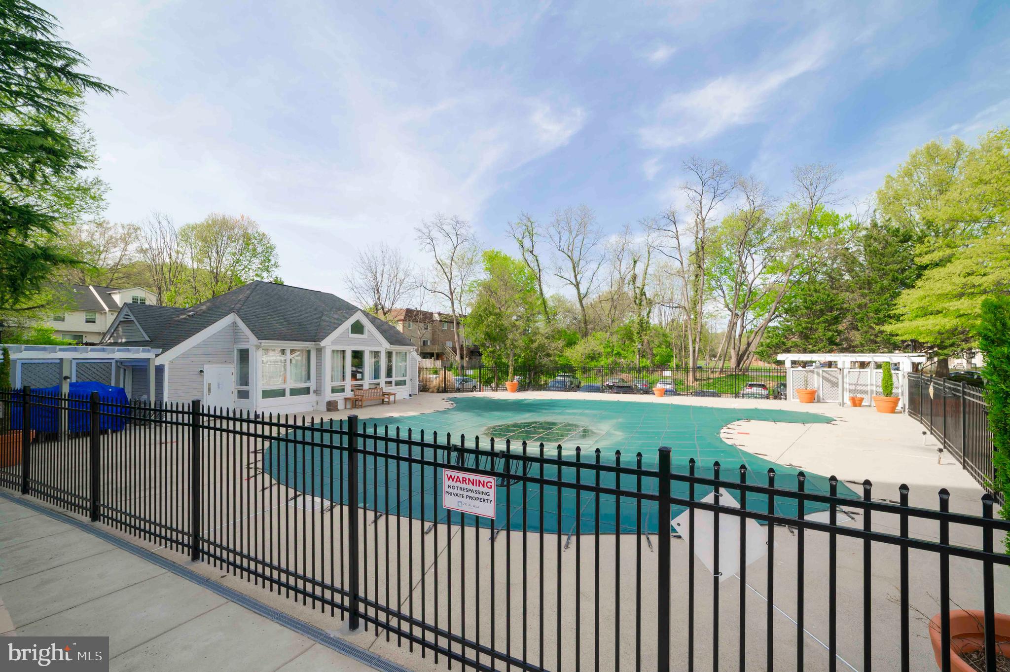 FOUR WINDS AT OAKTON - Residential