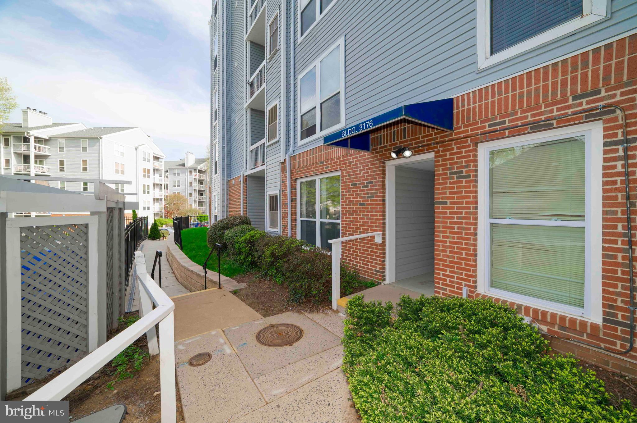 FOUR WINDS AT OAKTON - Residential