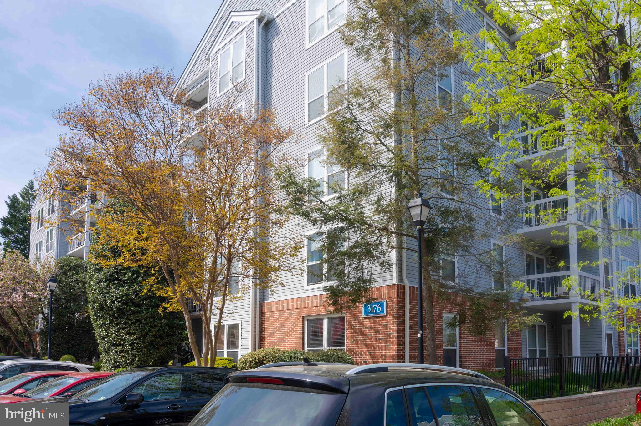 FOUR WINDS AT OAKTON - Residential