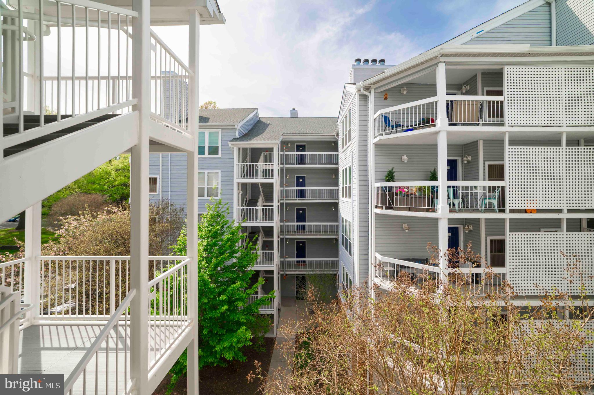 FOUR WINDS AT OAKTON - Residential