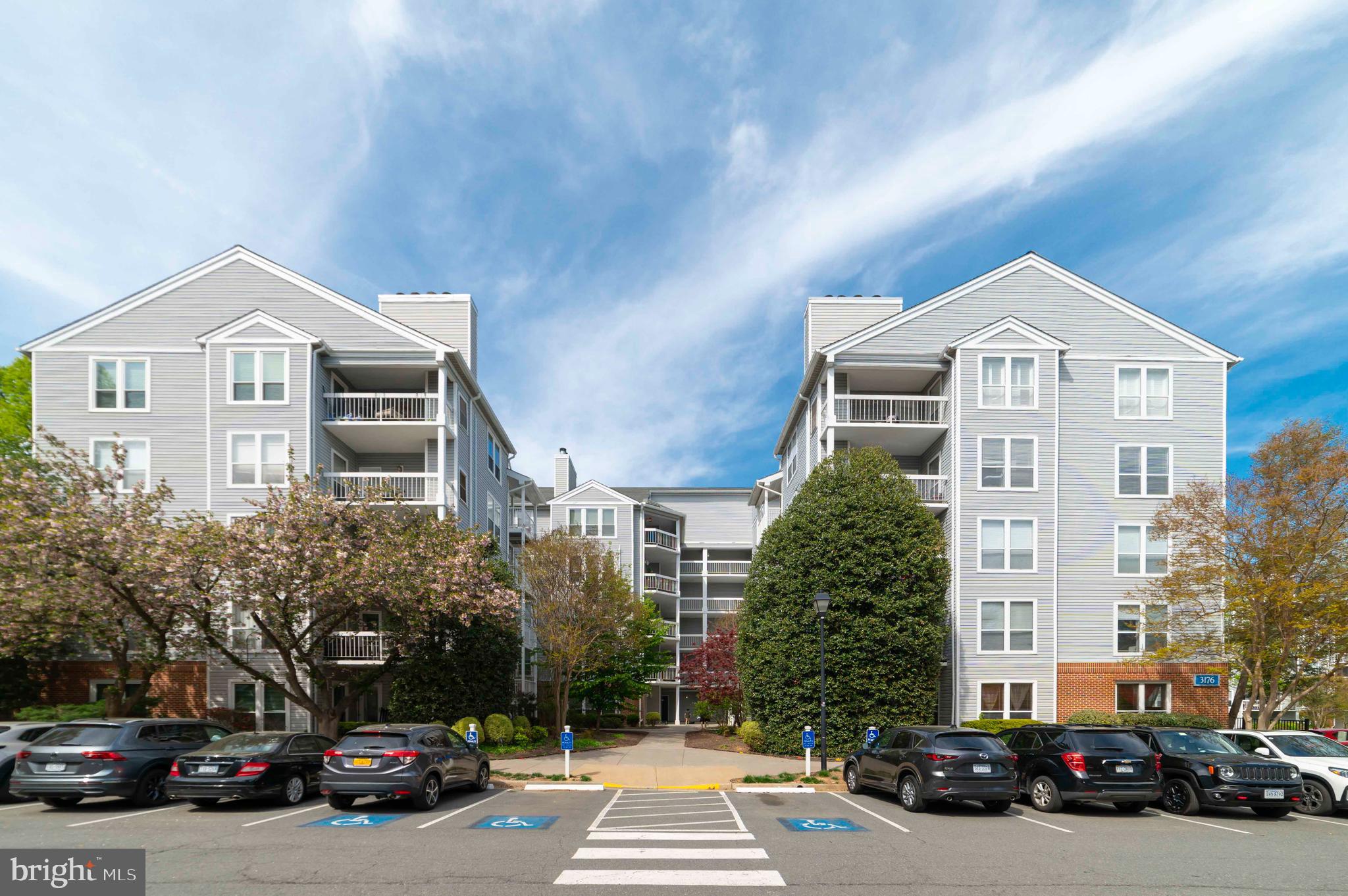 FOUR WINDS AT OAKTON - Residential