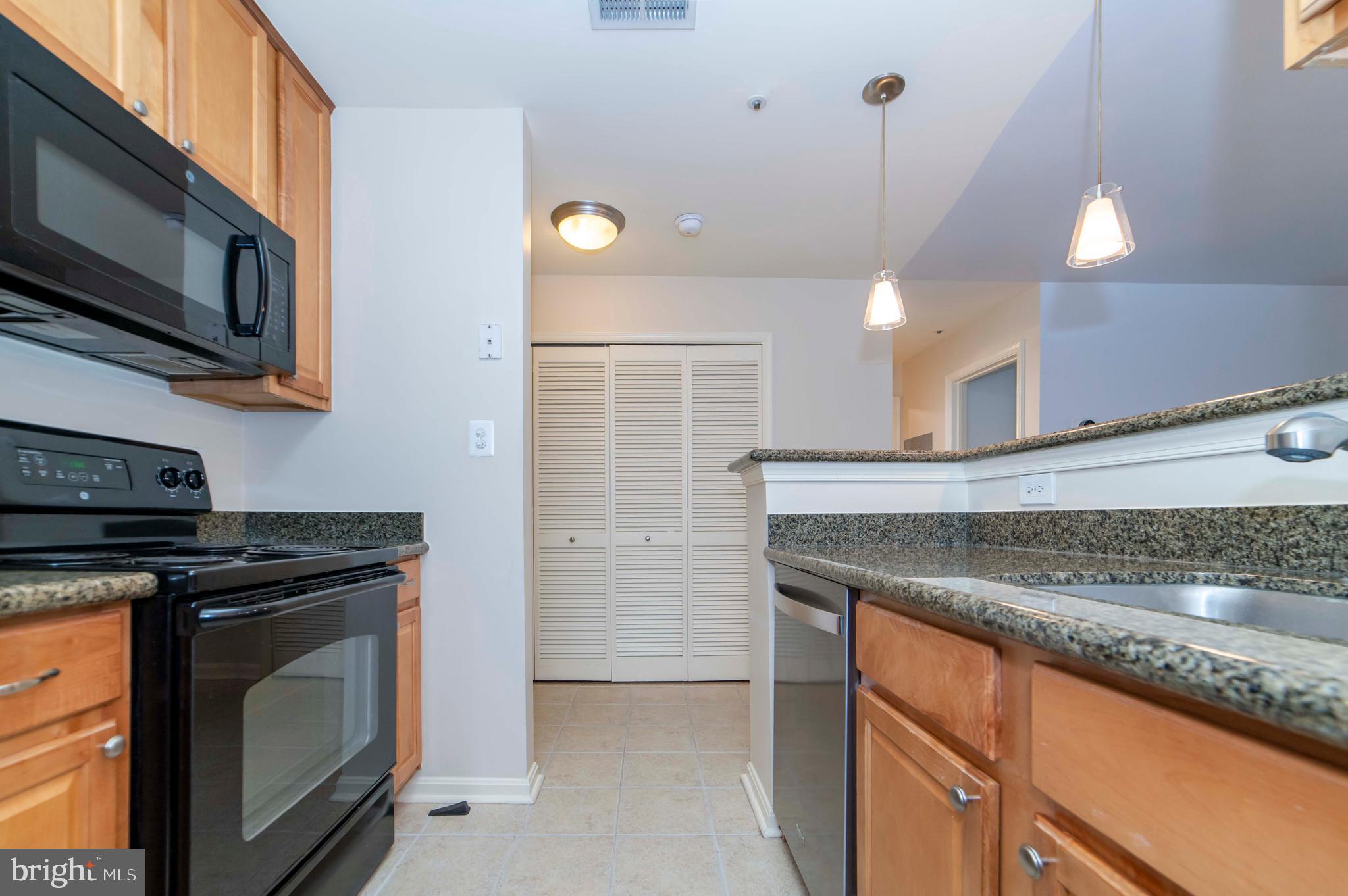 FOUR WINDS AT OAKTON - Residential