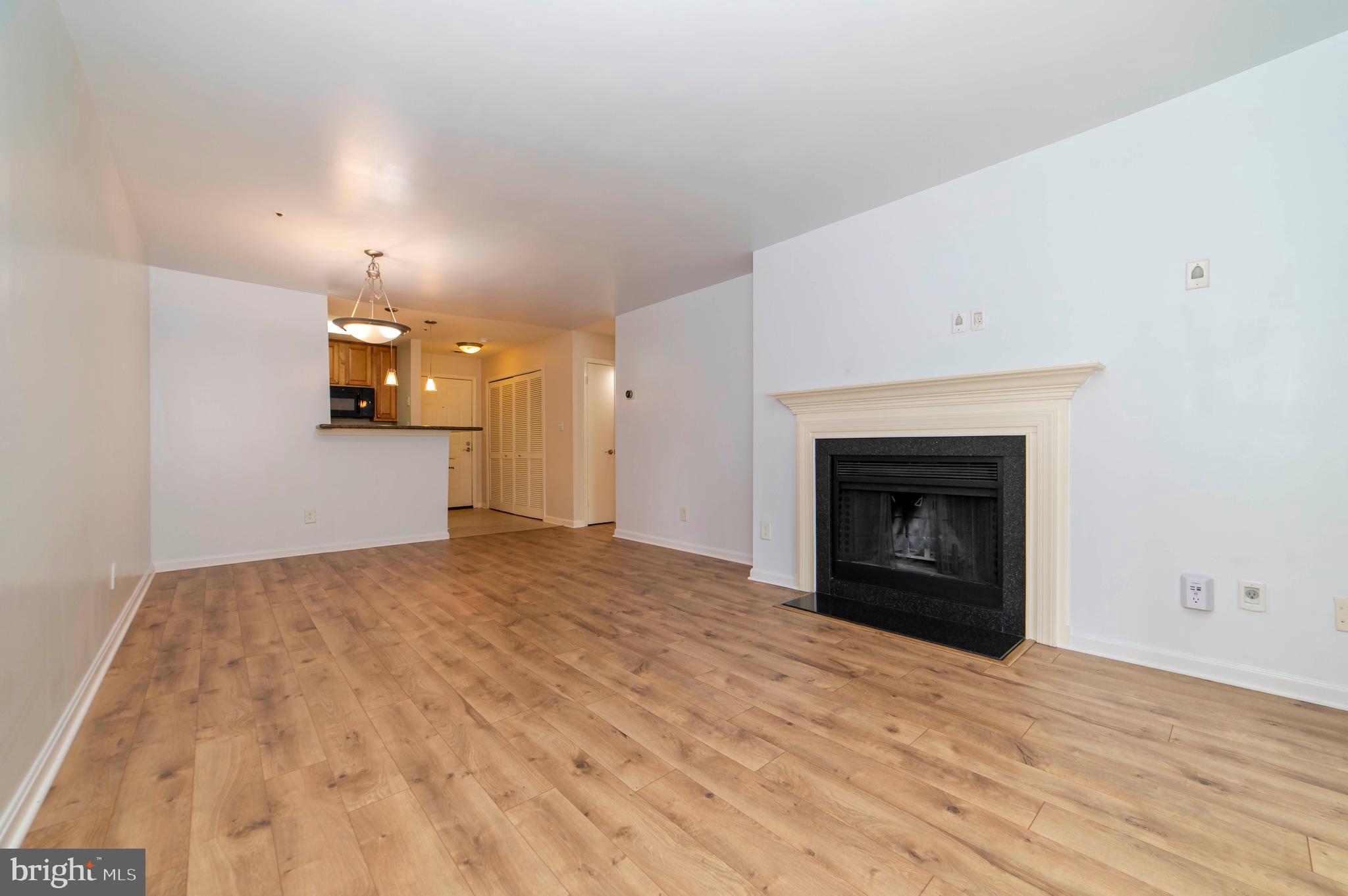 FOUR WINDS AT OAKTON - Residential