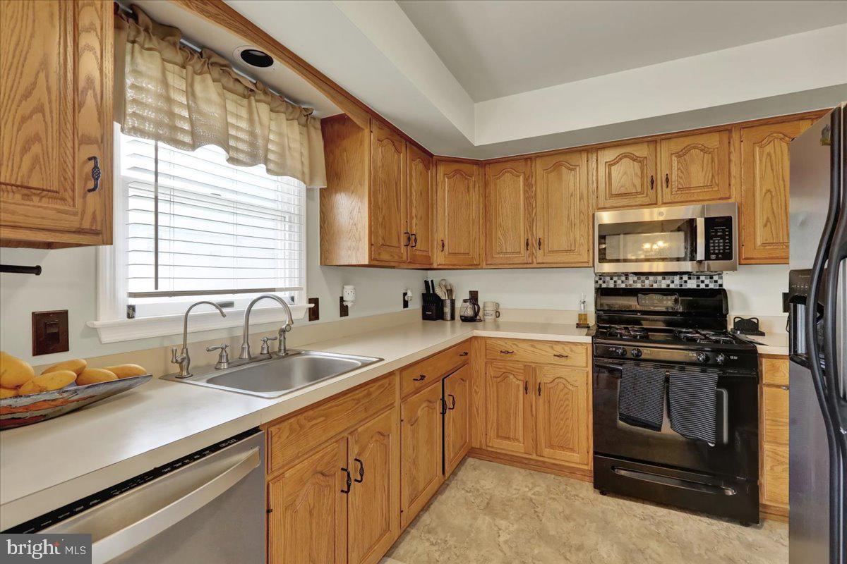 HEATHER KNOLL - Residential Lease