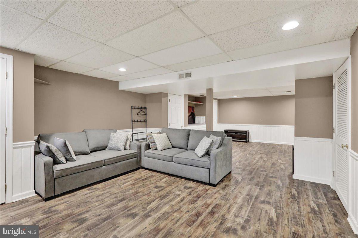 HEATHER KNOLL - Residential Lease