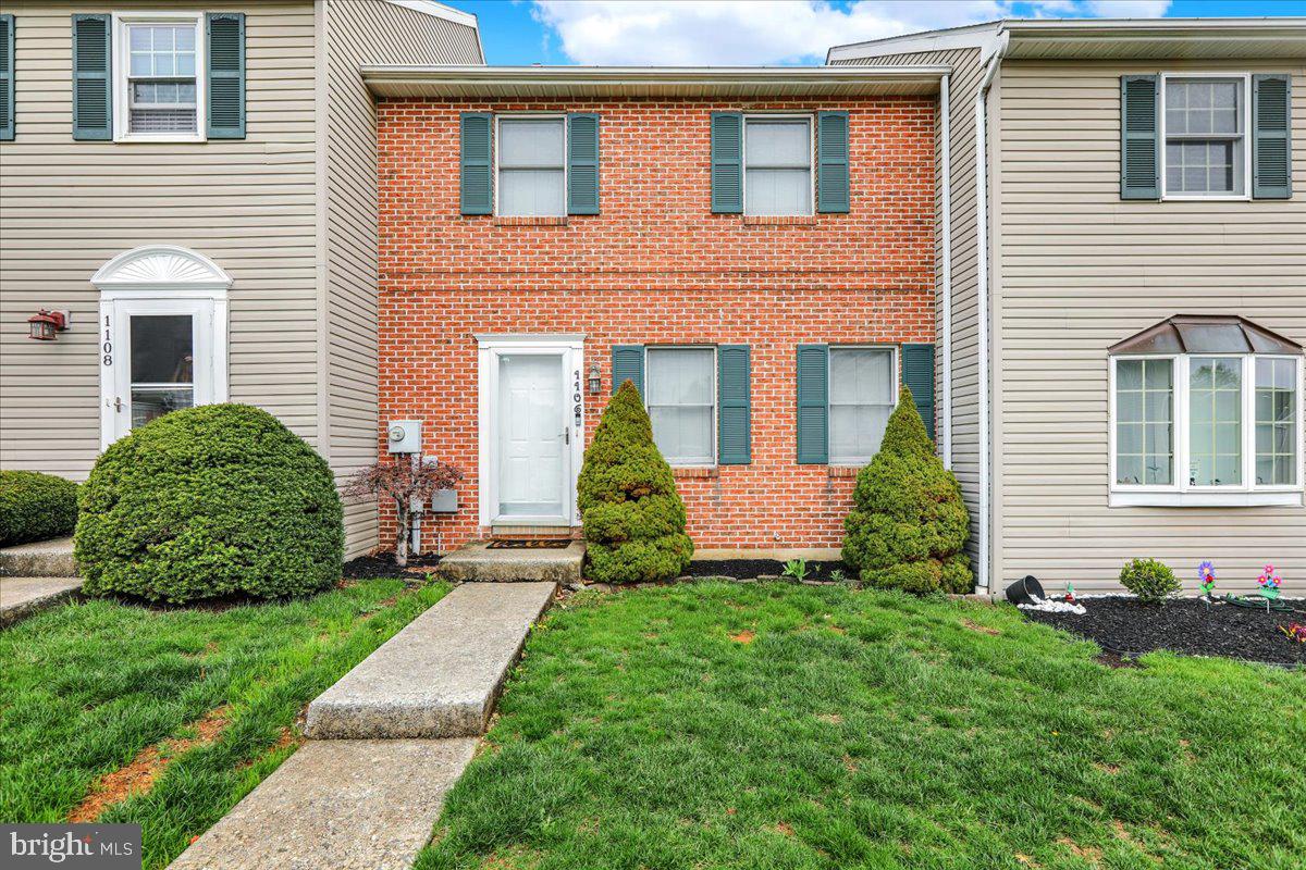 HEATHER KNOLL - Residential Lease