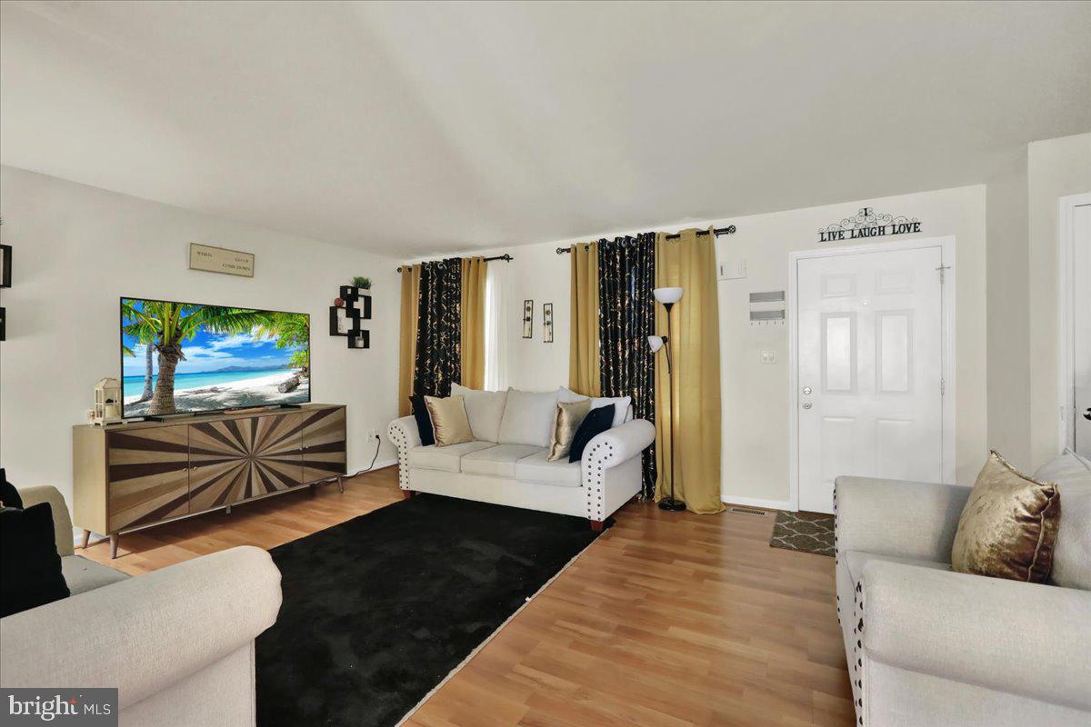 HEATHER KNOLL - Residential Lease