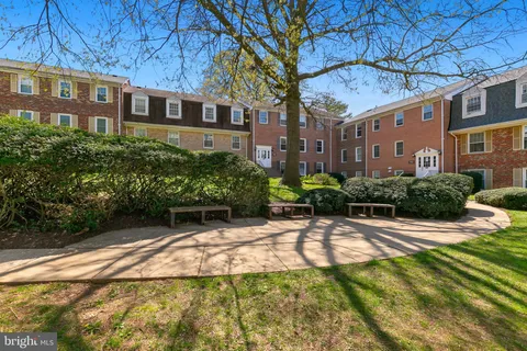 742 Quince Orchard Boulevard Unit 102, Gaithersburg, MD MLS: MDMC2175214