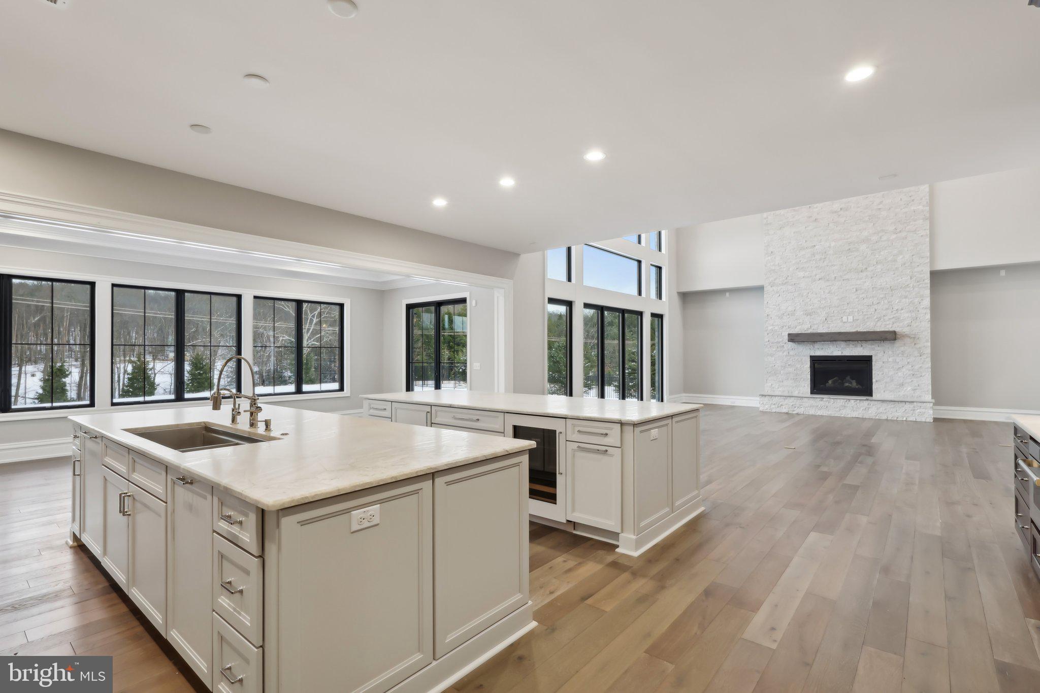 GARNET POINTE - Residential