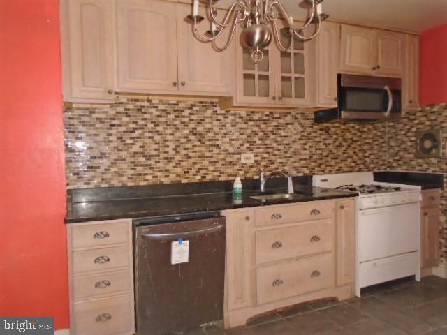 PERRING LOCH - Residential