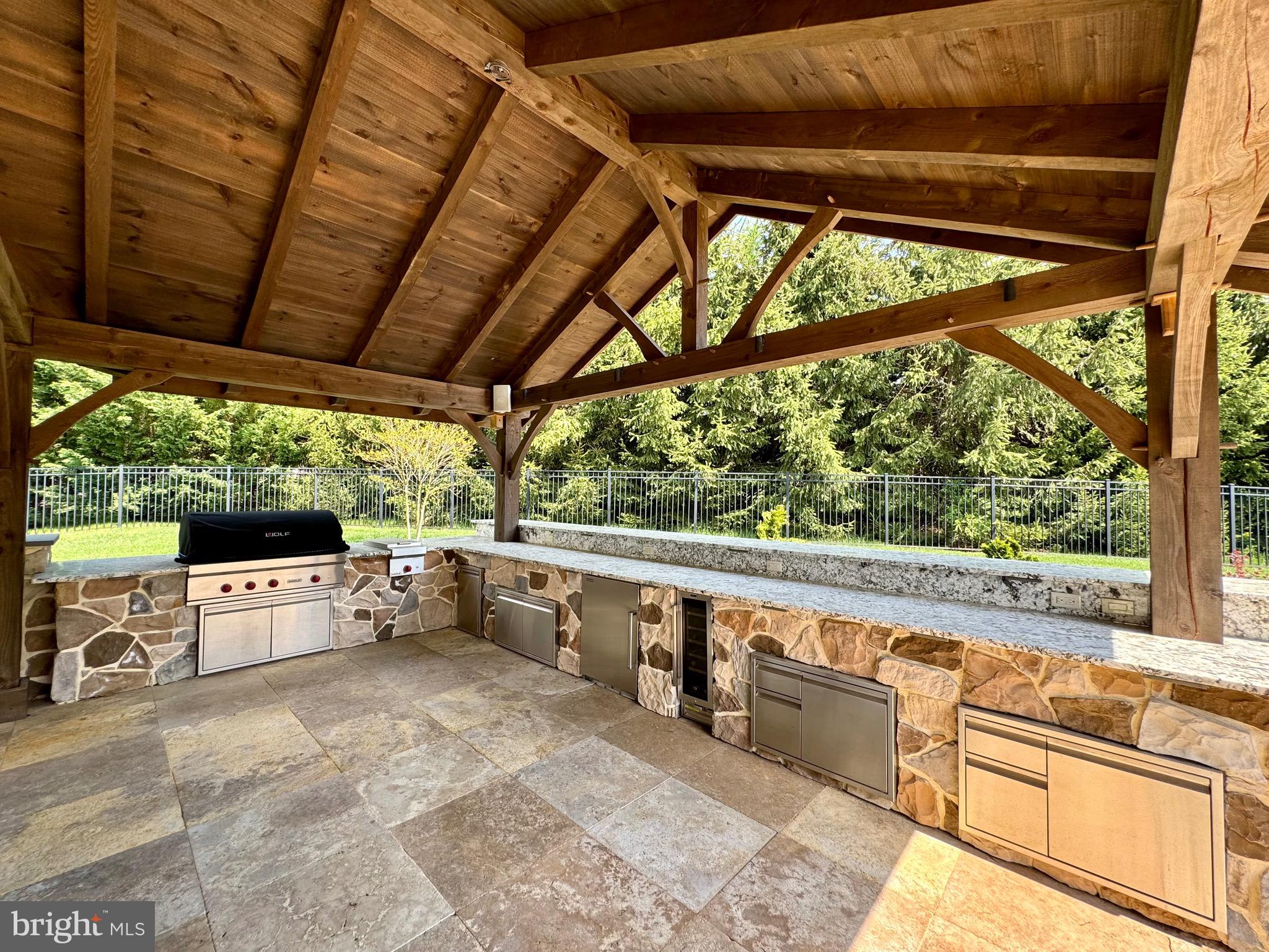 EDISON WOODS - Residential