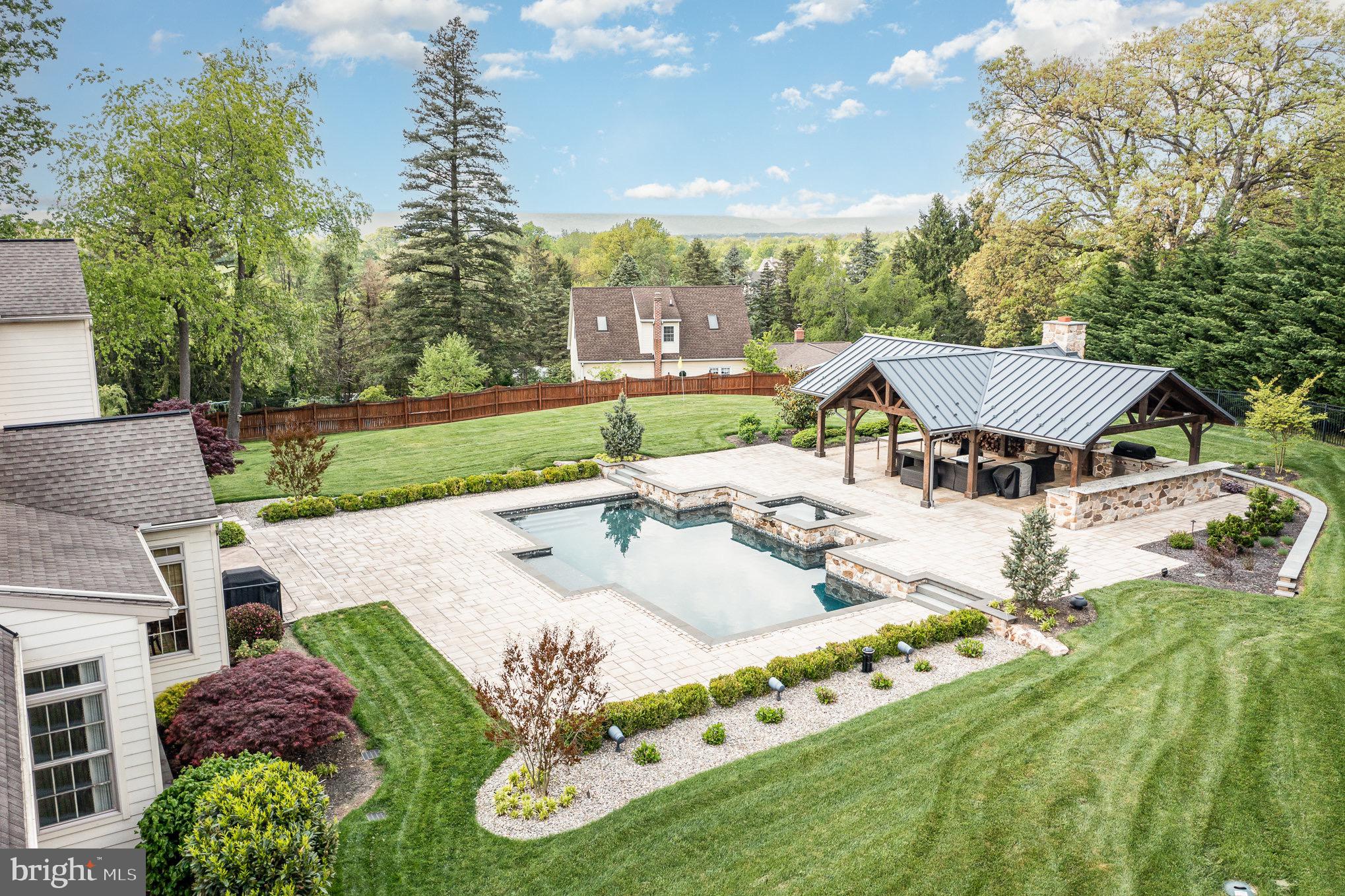 EDISON WOODS - Residential